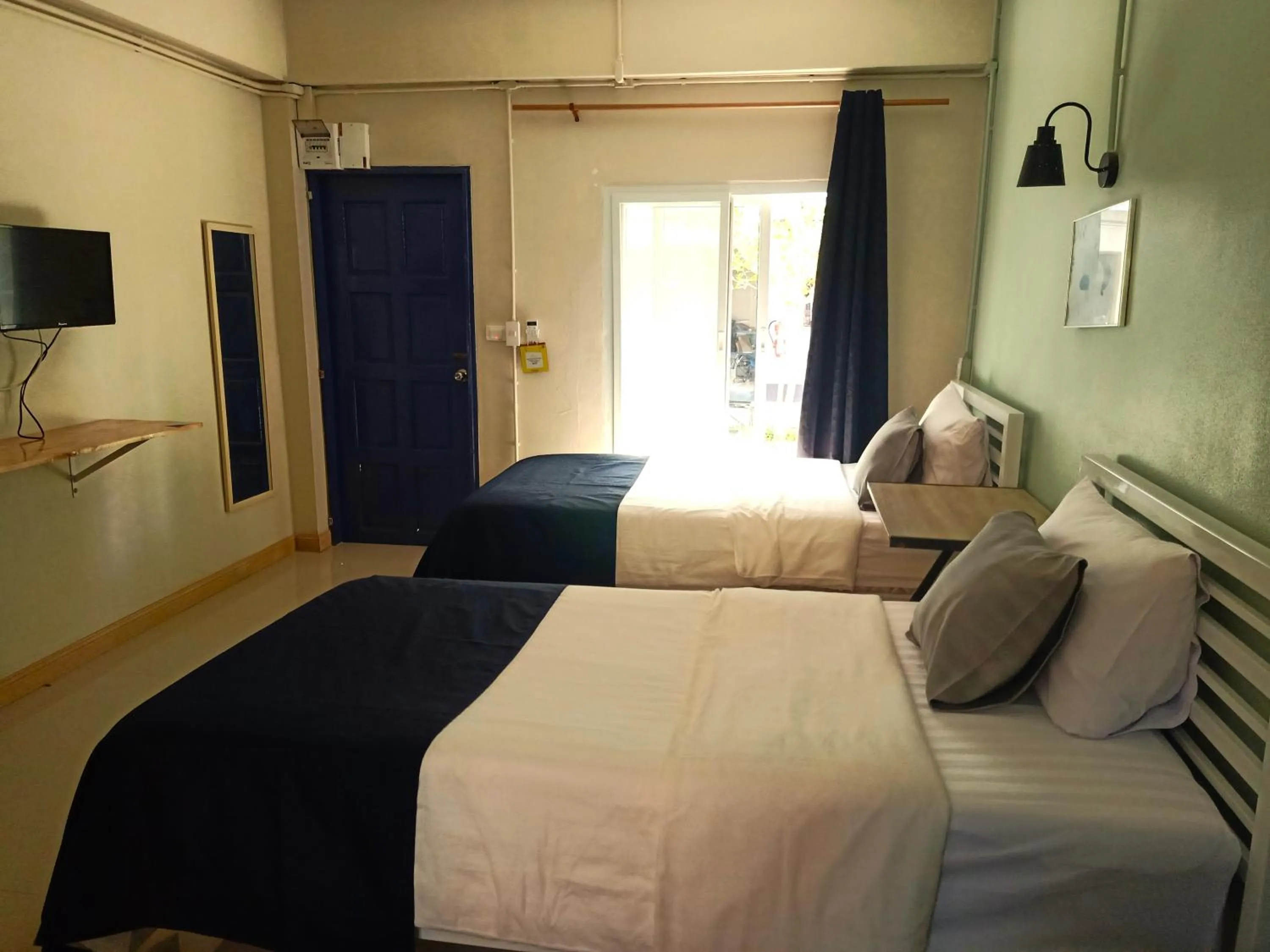 Photo of the whole room, Bed in Baan Nuk Anong