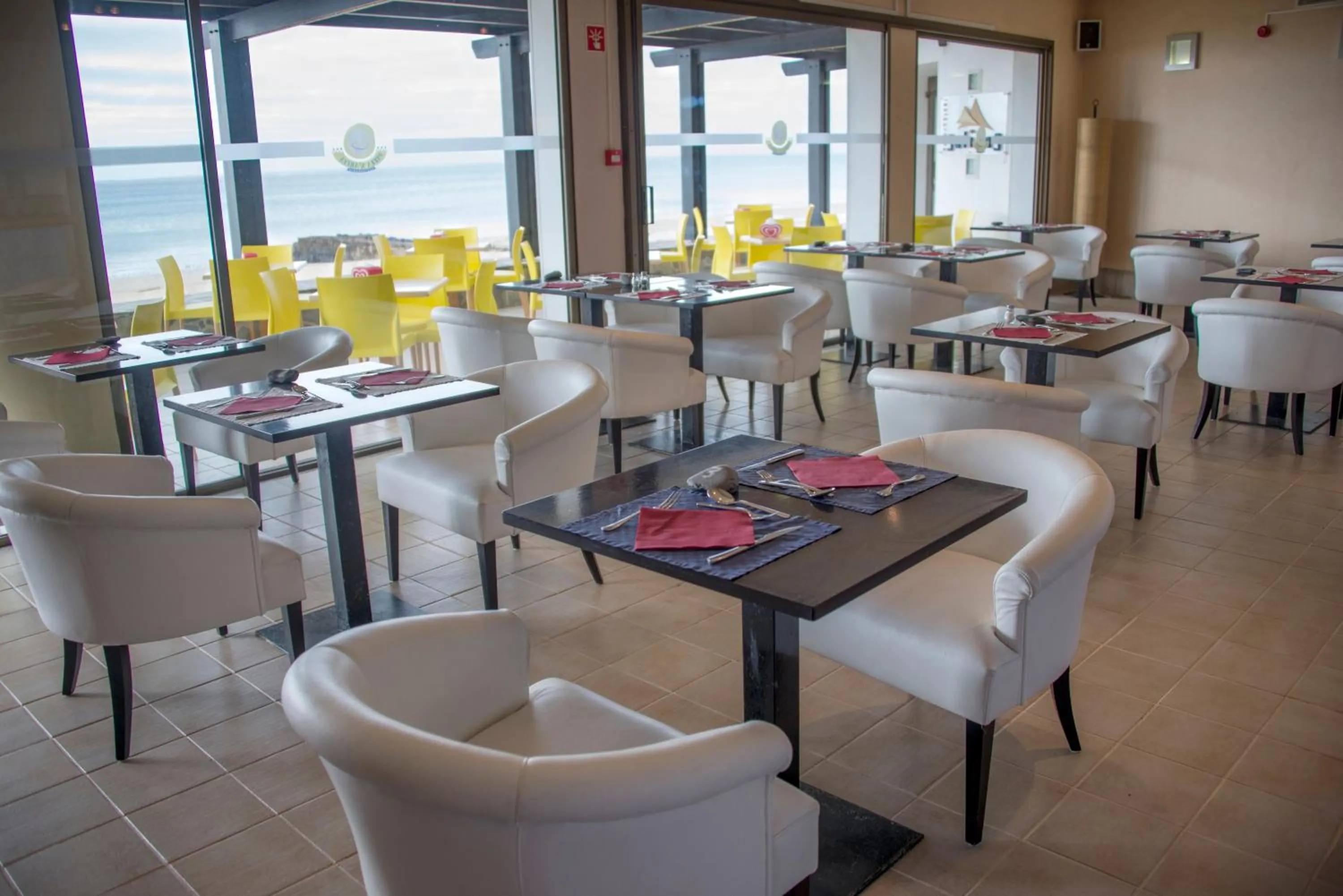 Restaurant/places to eat in Hotel Torre Praia