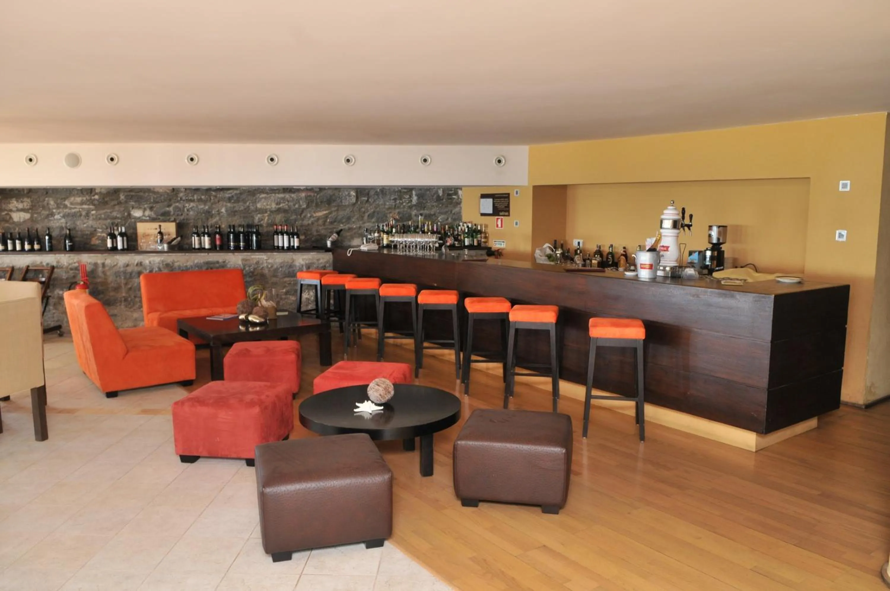 Lounge or bar in Hotel Torre Praia