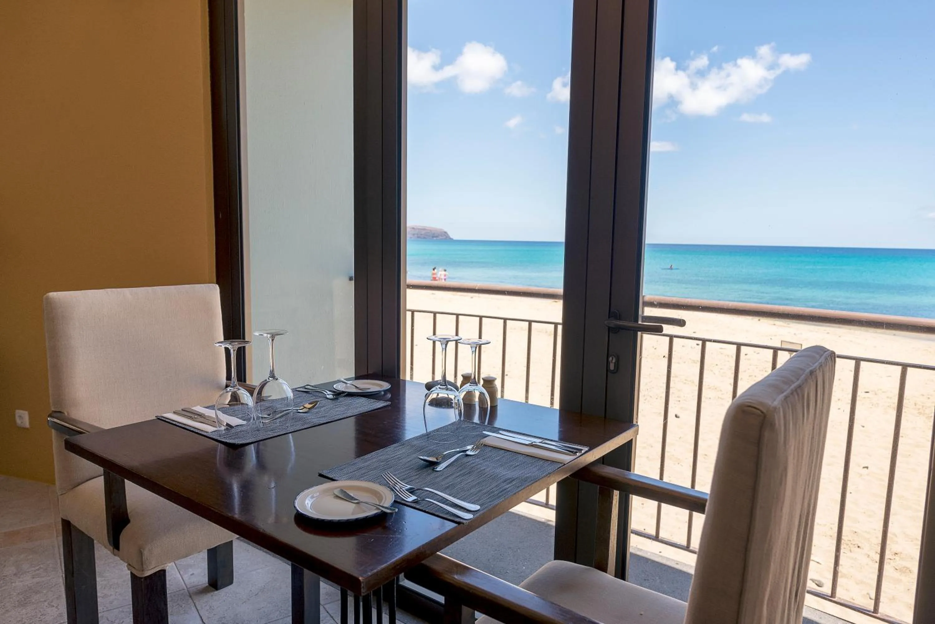 Restaurant/places to eat in Hotel Torre Praia