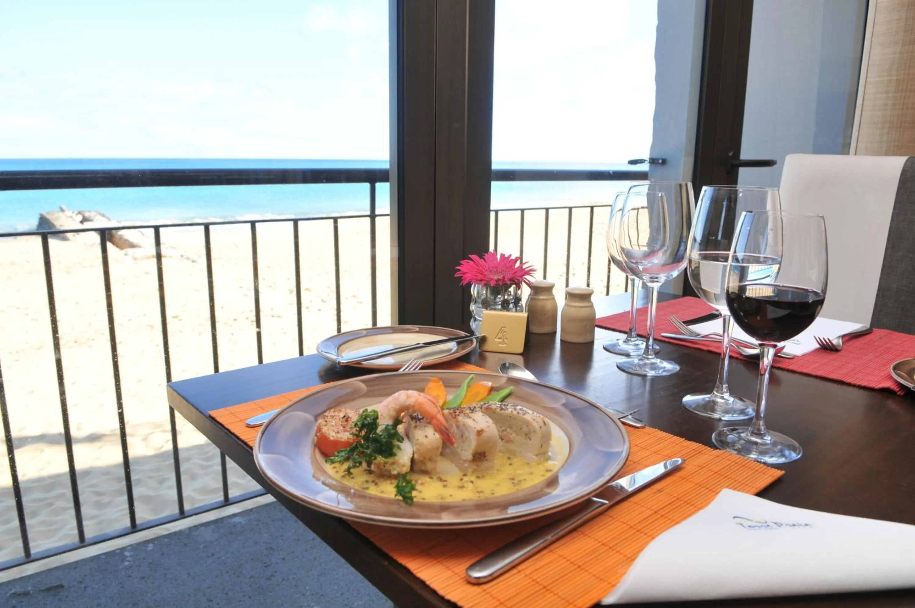 Restaurant/places to eat in Hotel Torre Praia