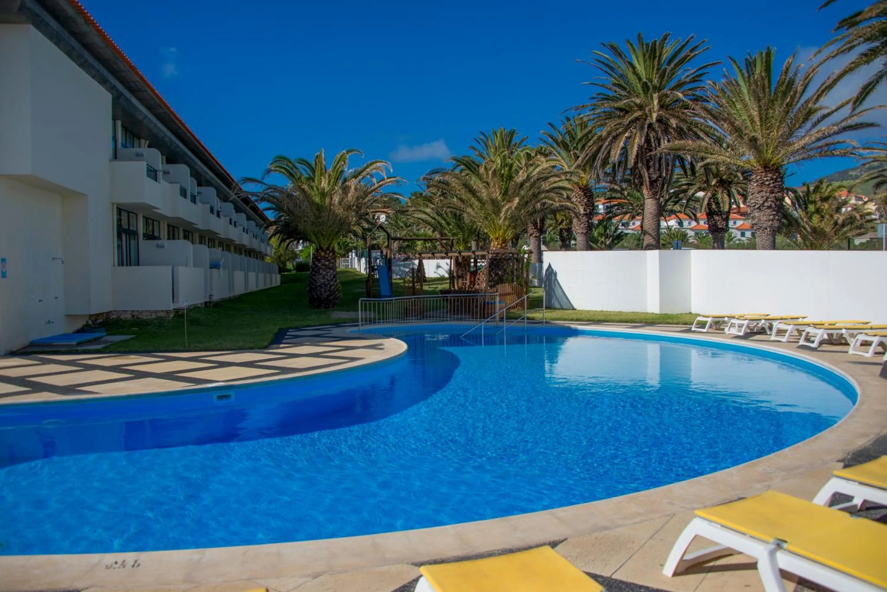 Swimming pool in Hotel Torre Praia