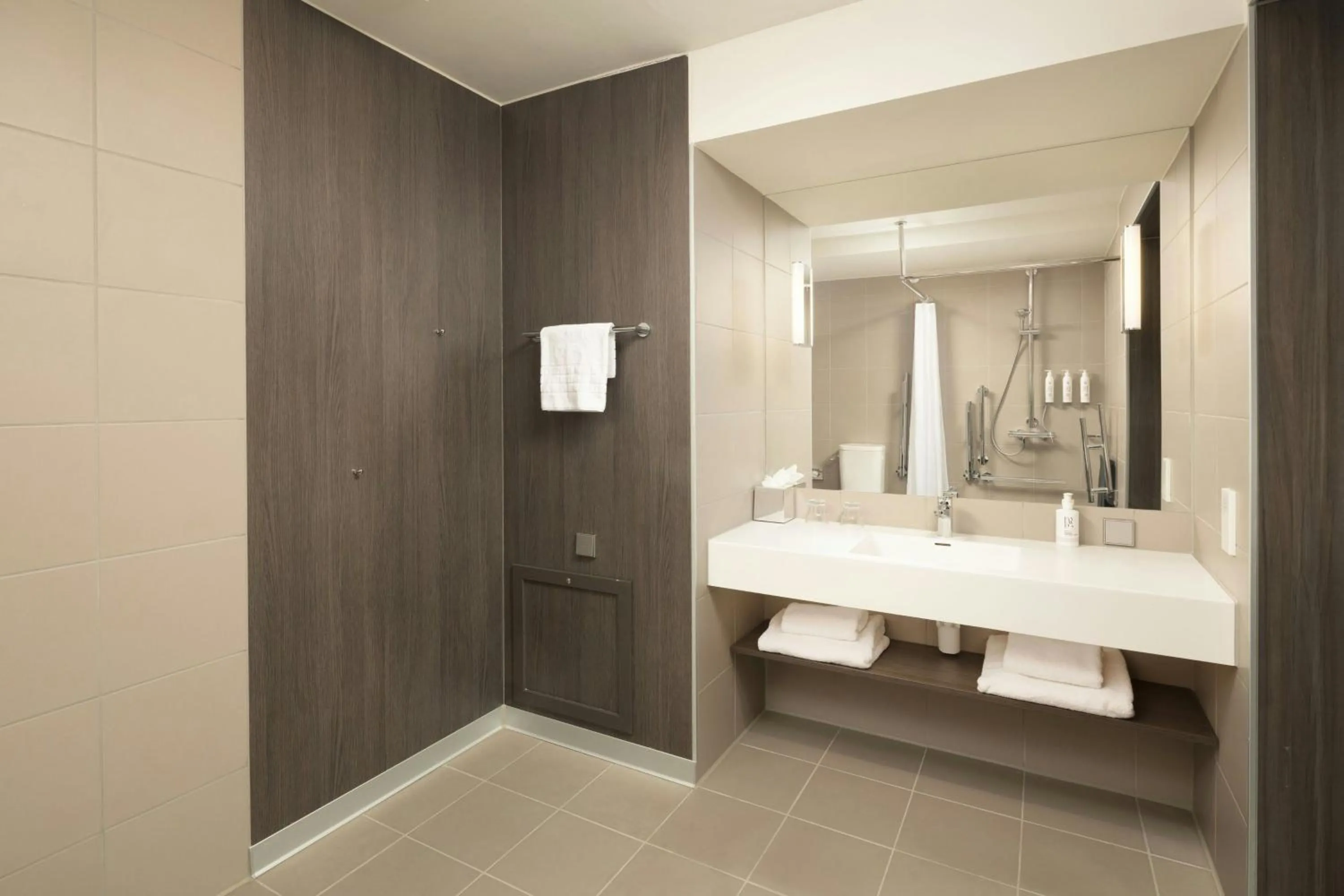 Bathroom in Moxy Glasgow Merchant City