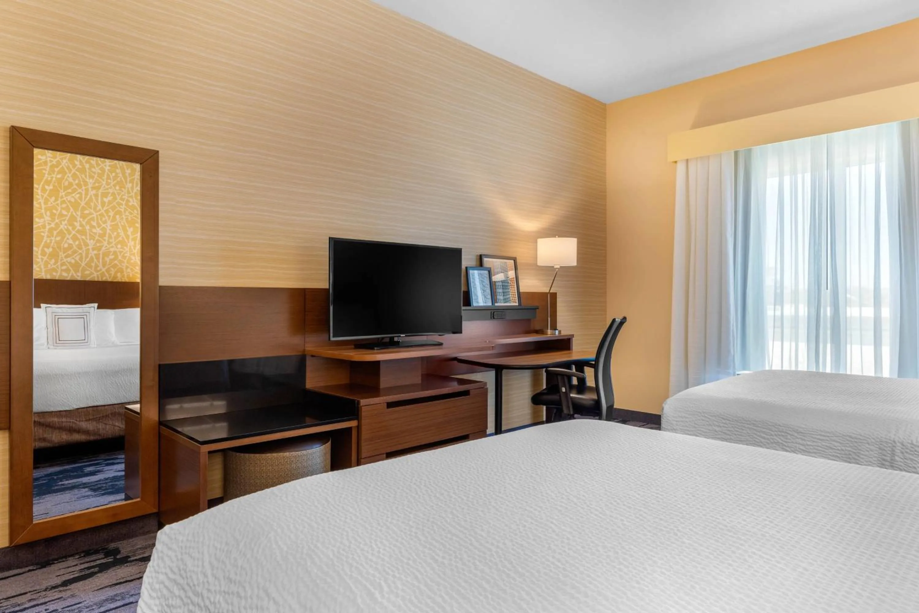 Photo of the whole room, Bed in Fairfield Inn & Suites by Marriott Mebane