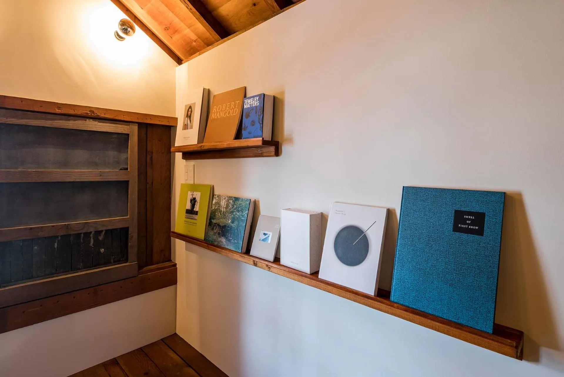 Library in The Bath & Bed Hayama