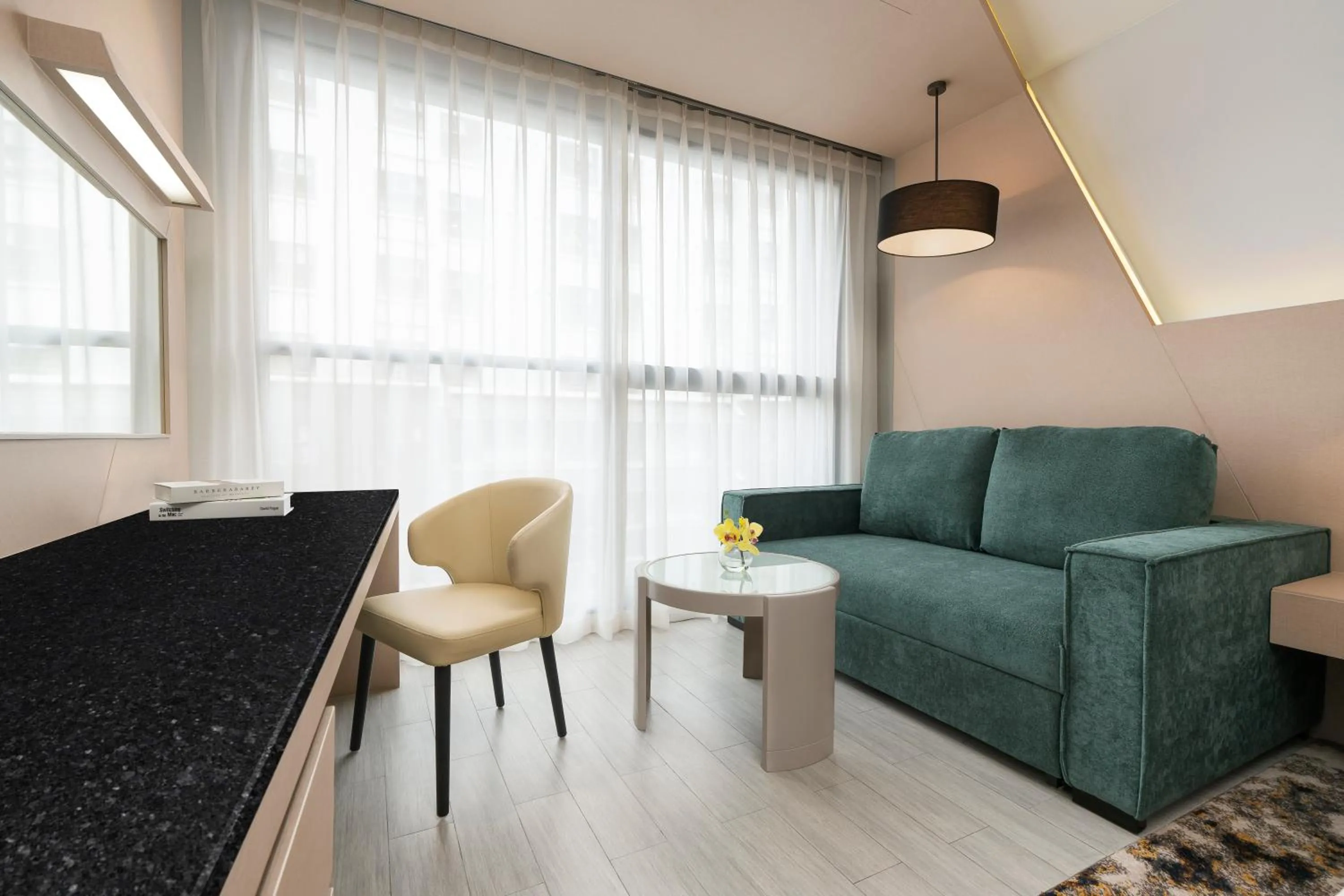 Living room in Hyatt Place Bangkok Sukhumvit 1