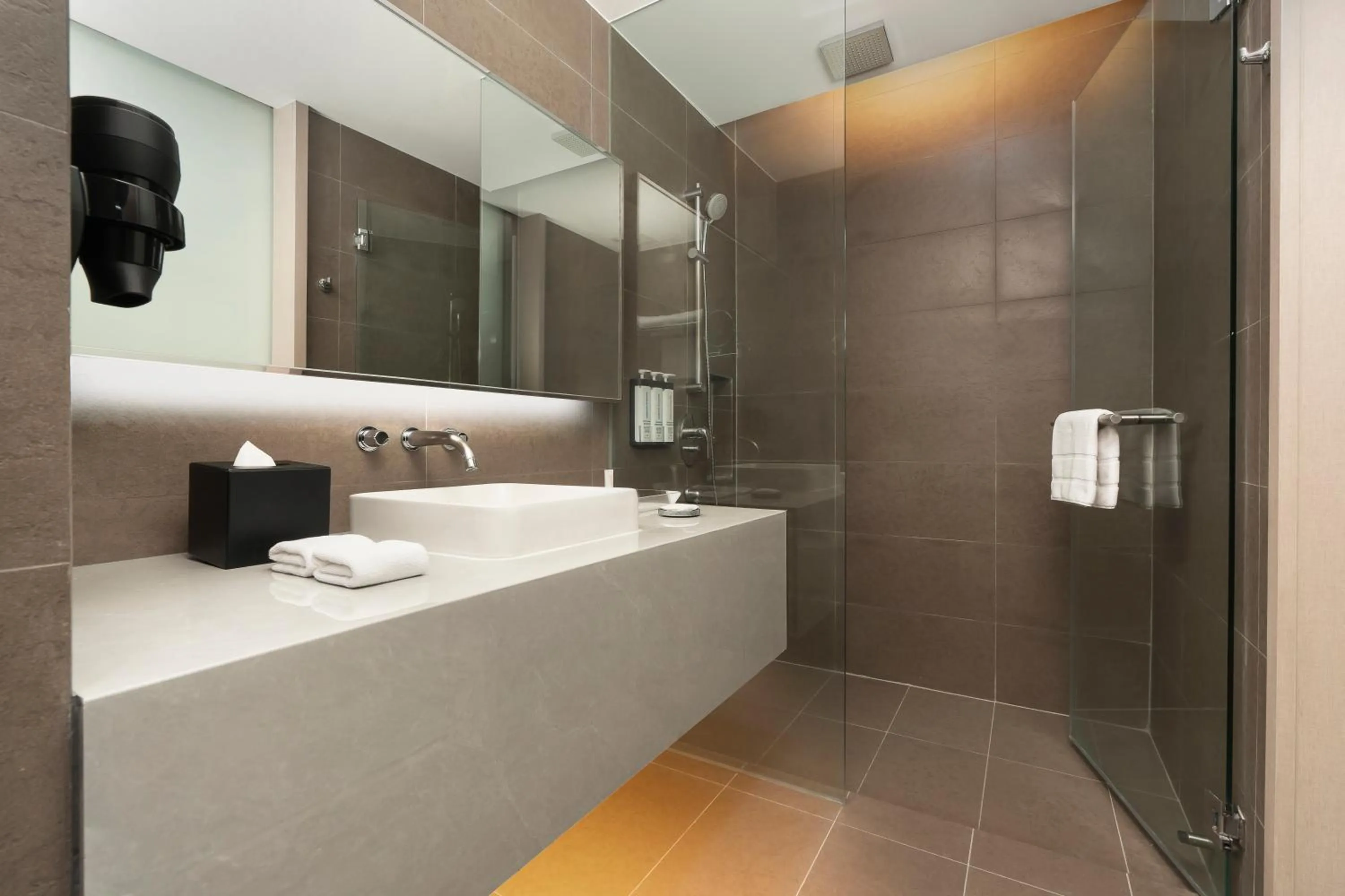 Shower in Hyatt Place Bangkok Sukhumvit 1