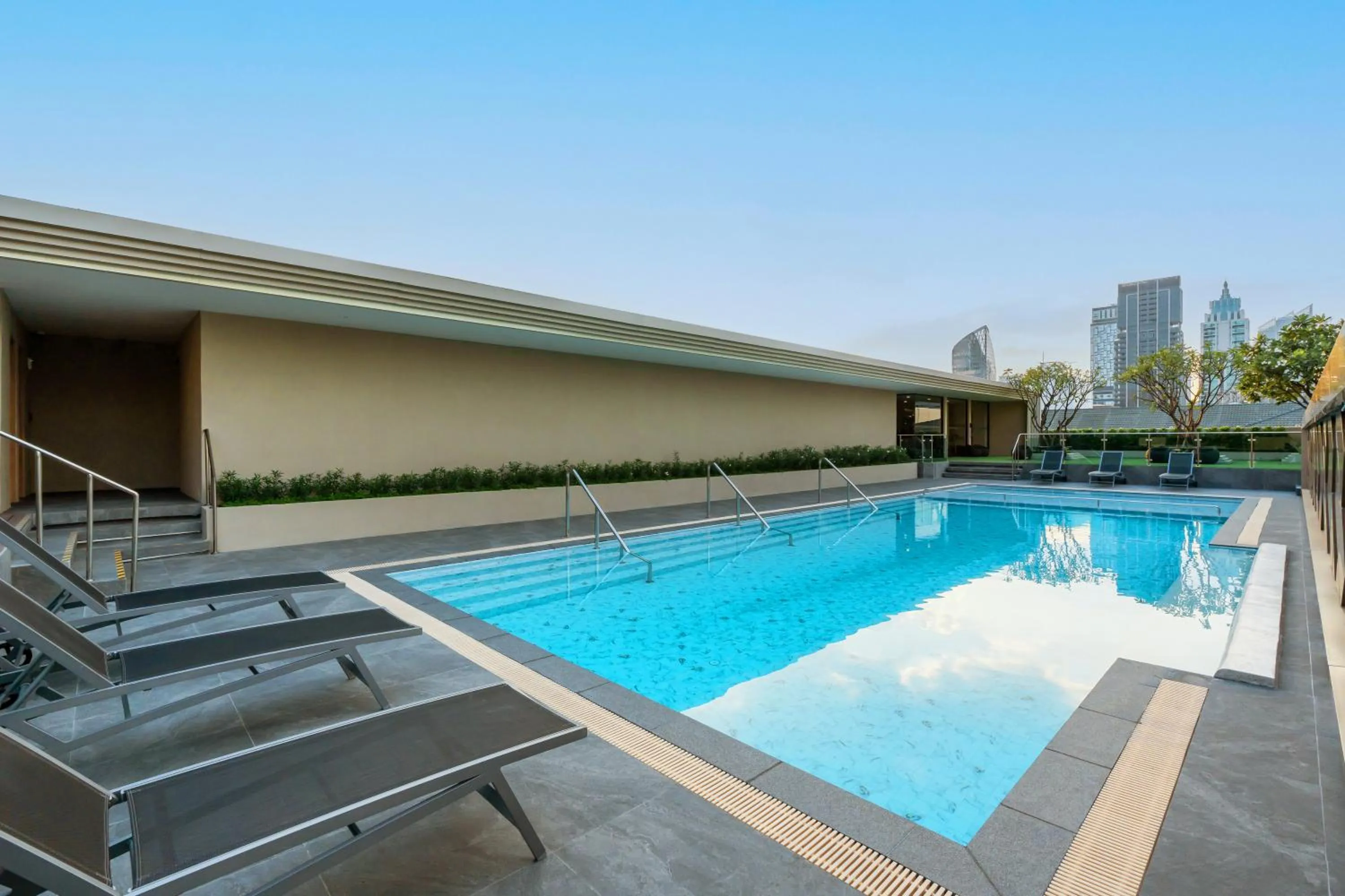 Swimming pool in Hyatt Place Bangkok Sukhumvit 1