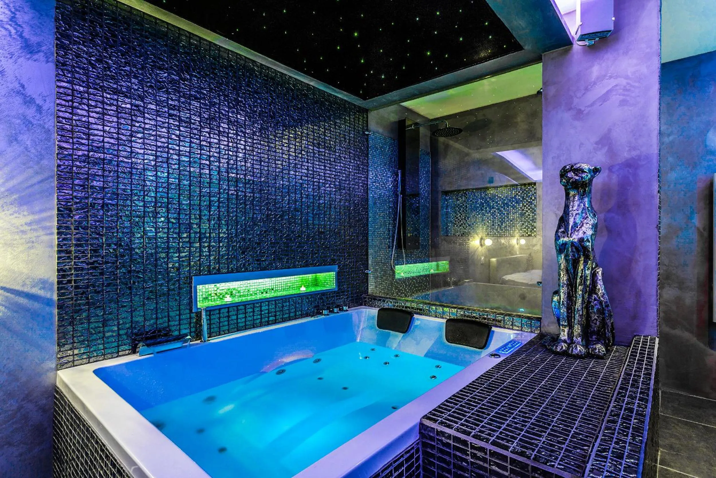 Hot Tub in Suite Romantique