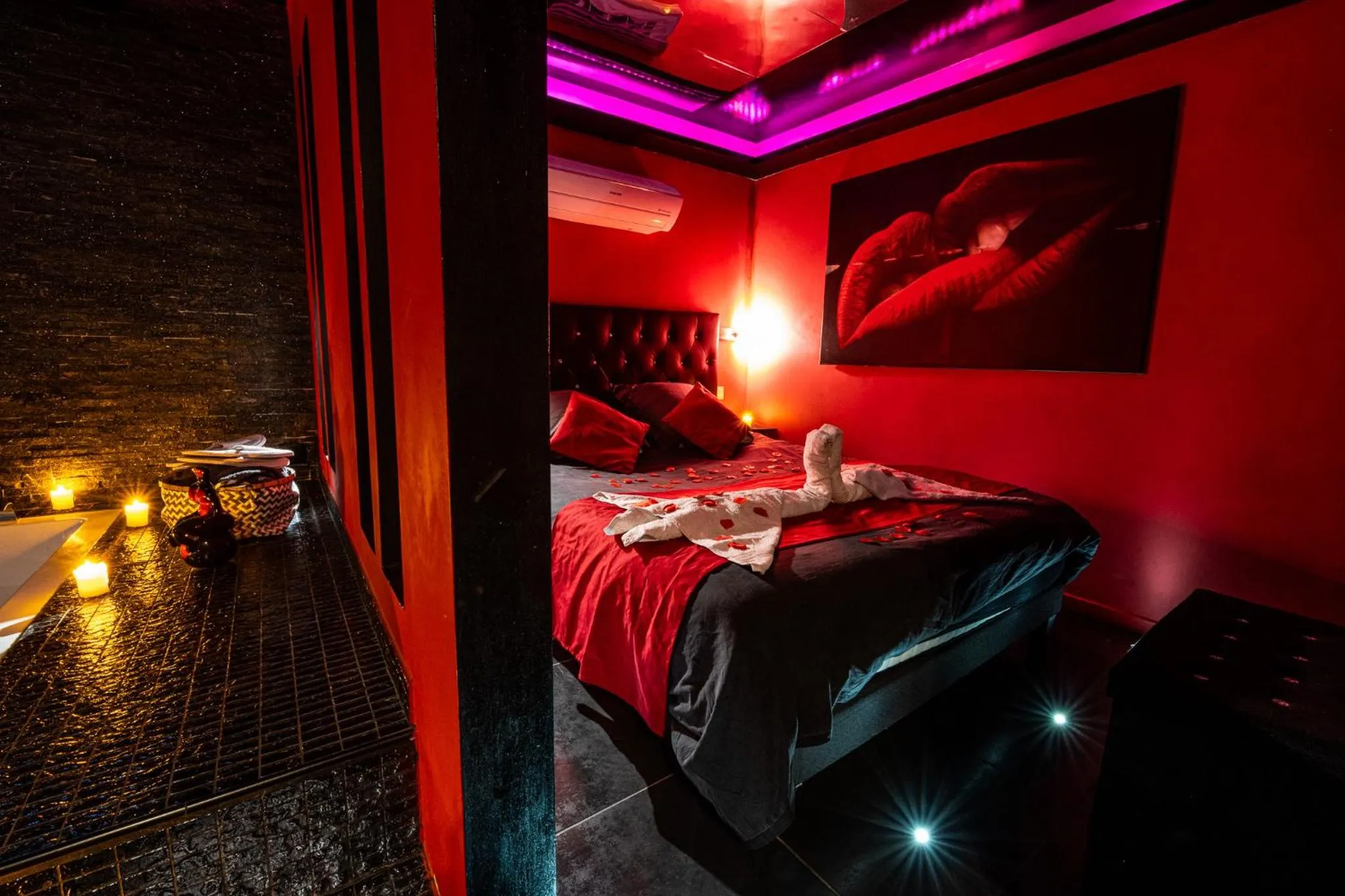 Bed in Suite Romantique