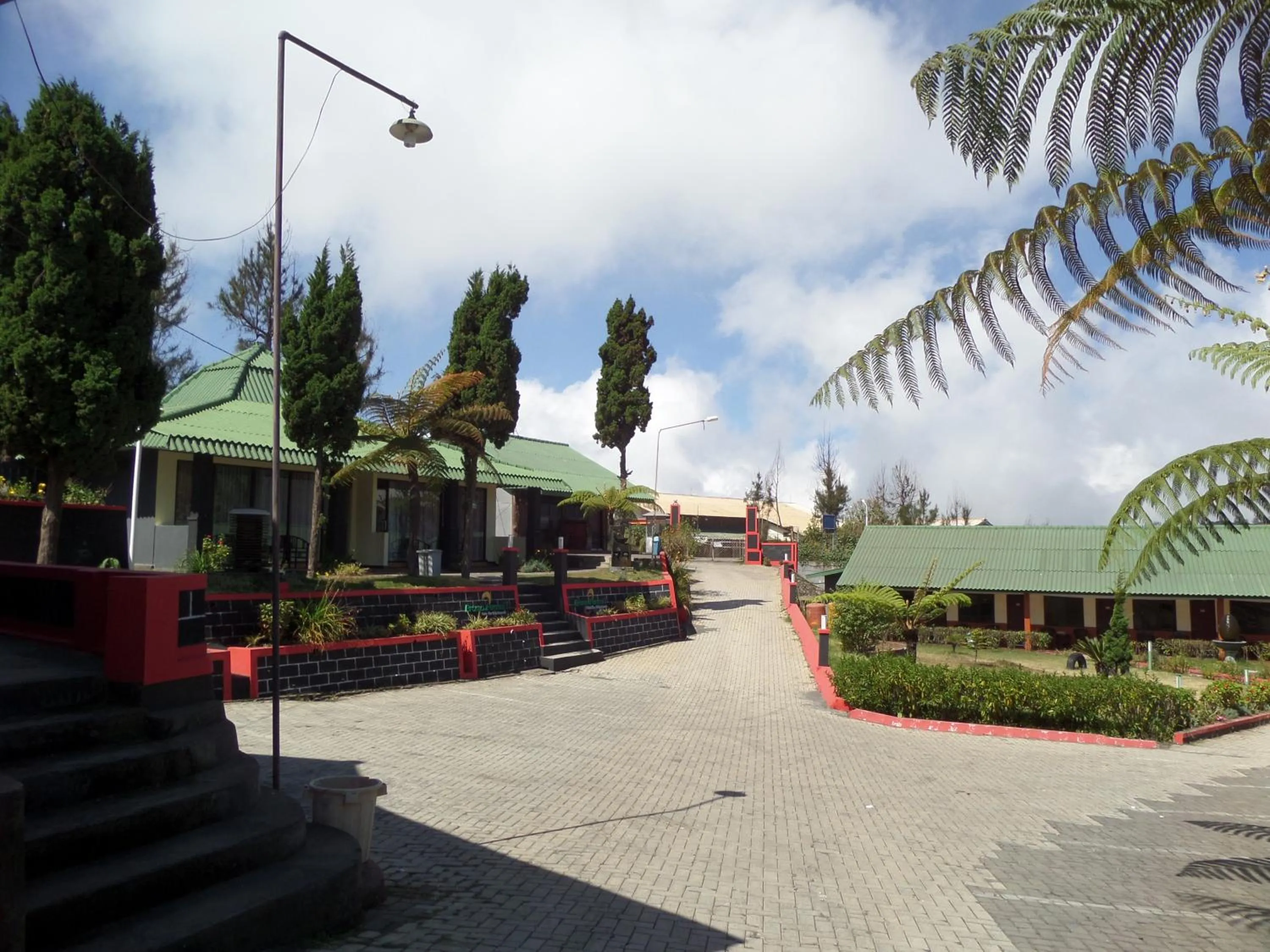 Area and facilities in Bromo Permai 1