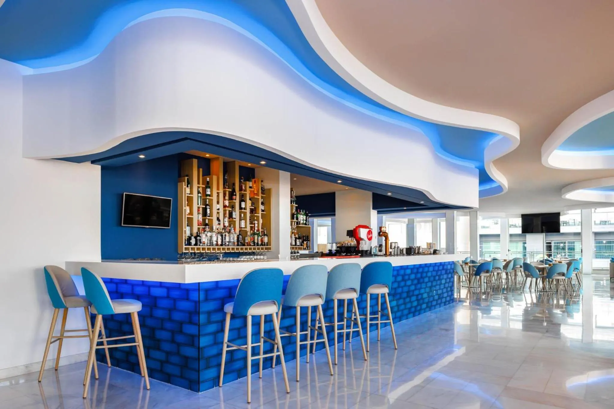 Lounge or bar in Jupiter Algarve Hotel - Beach & Spa