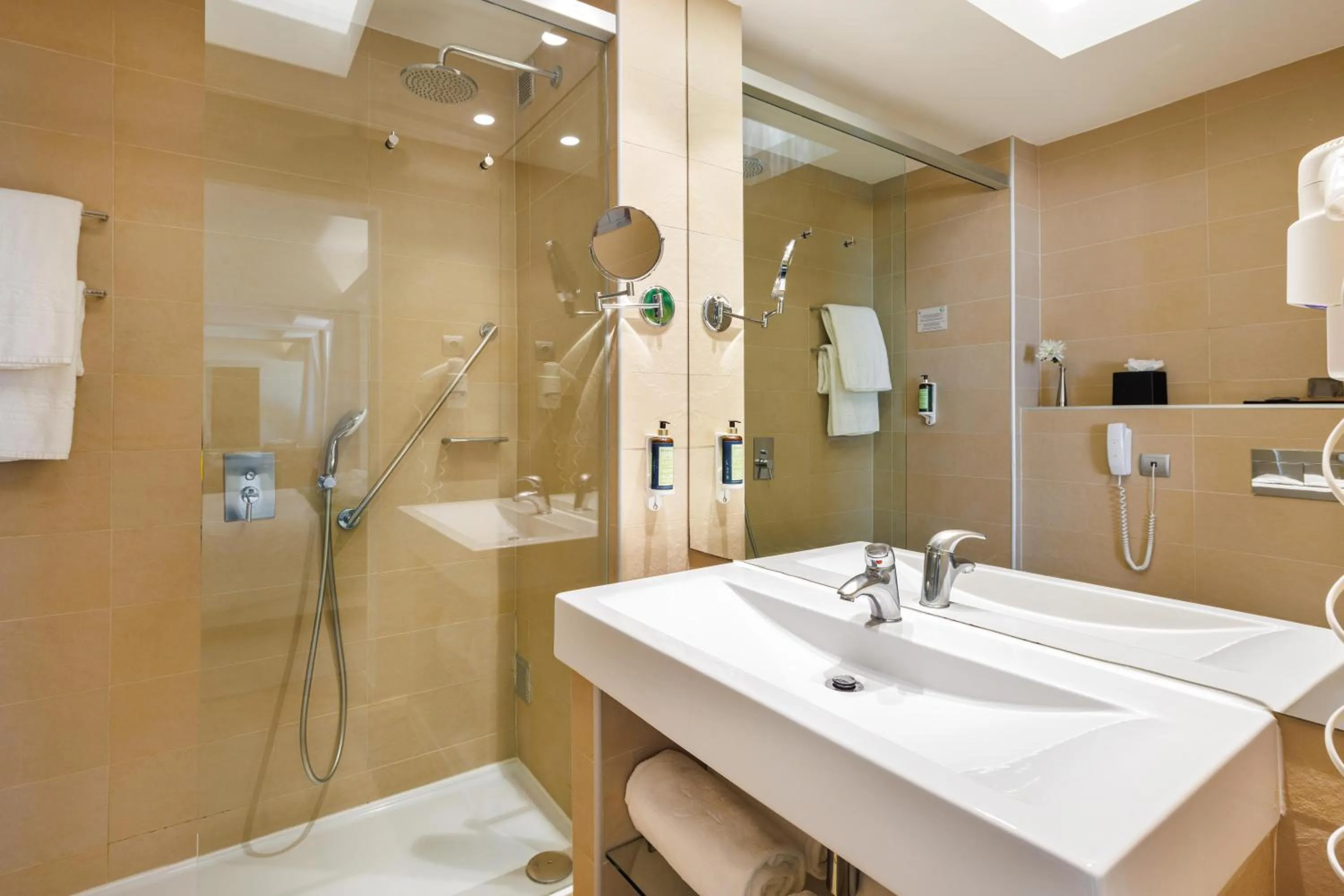 Bathroom in Jupiter Algarve Hotel - Beach & Spa