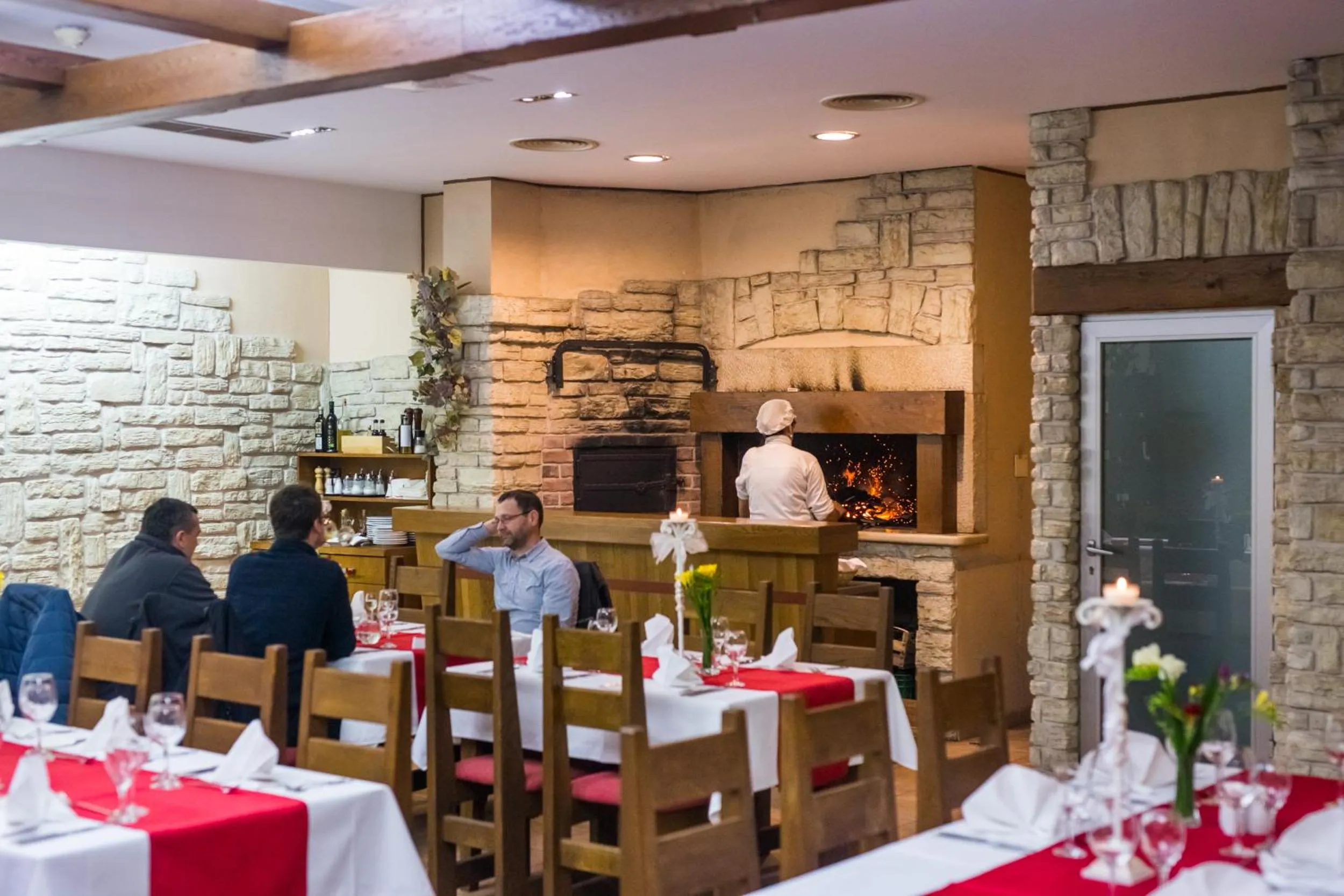 Restaurant/places to eat in Hotel Merlot