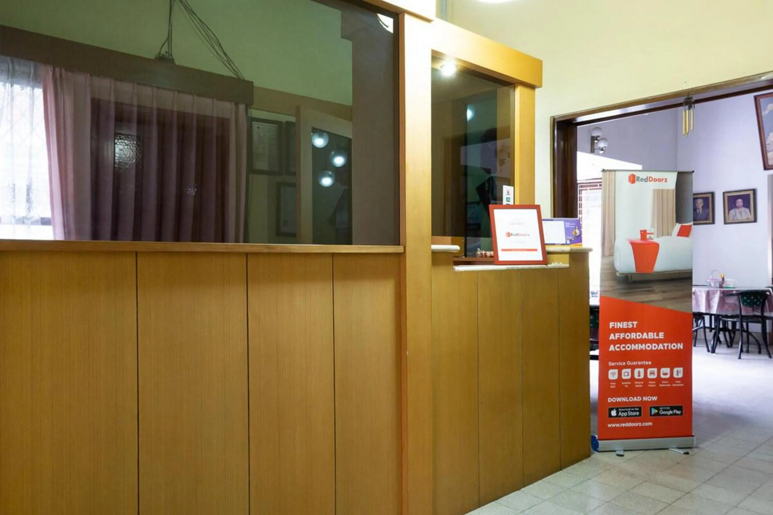 Lobby or reception in RedDoorz Plus near Brawijaya Museum