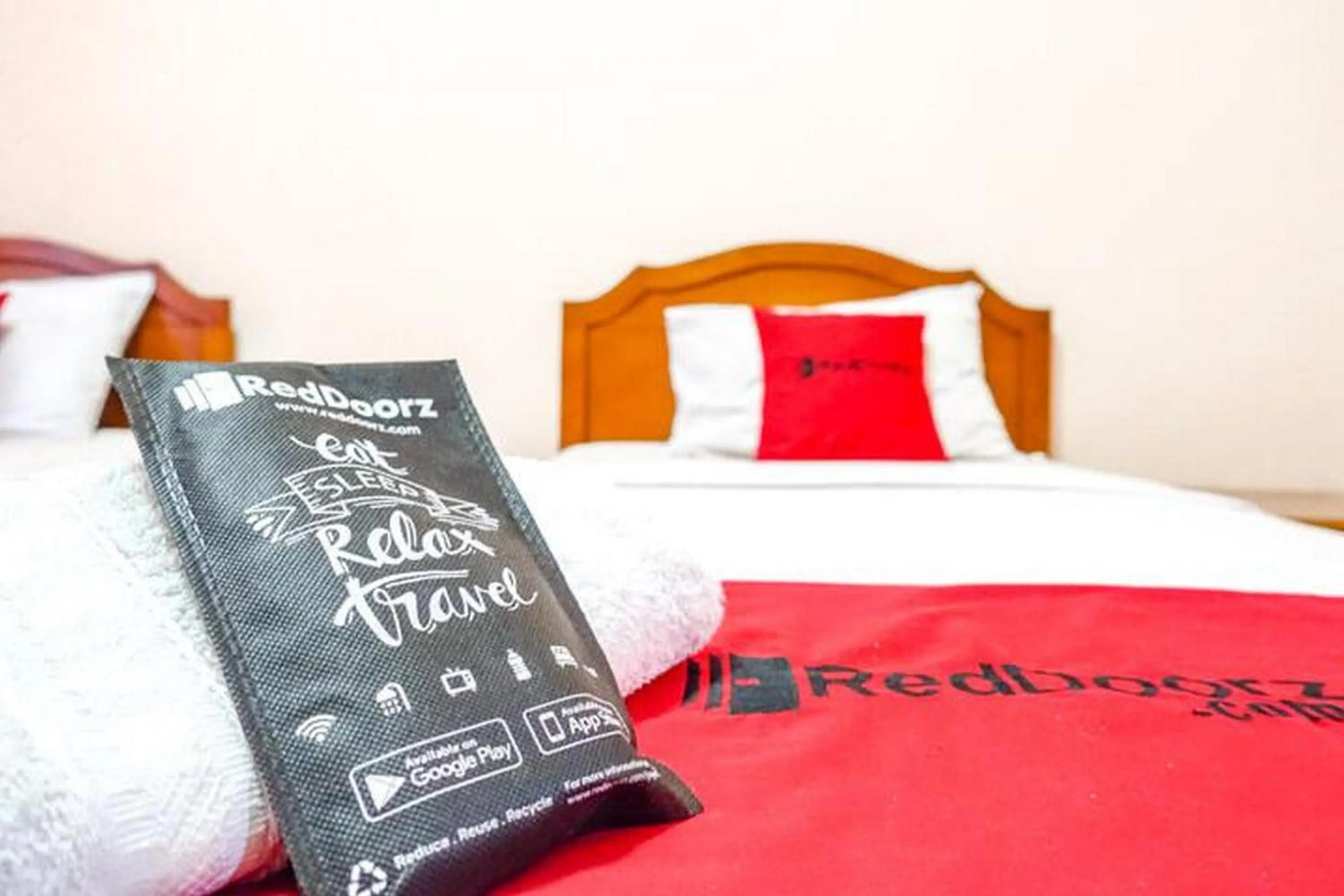 Bedroom, Bed in RedDoorz Plus near Brawijaya Museum