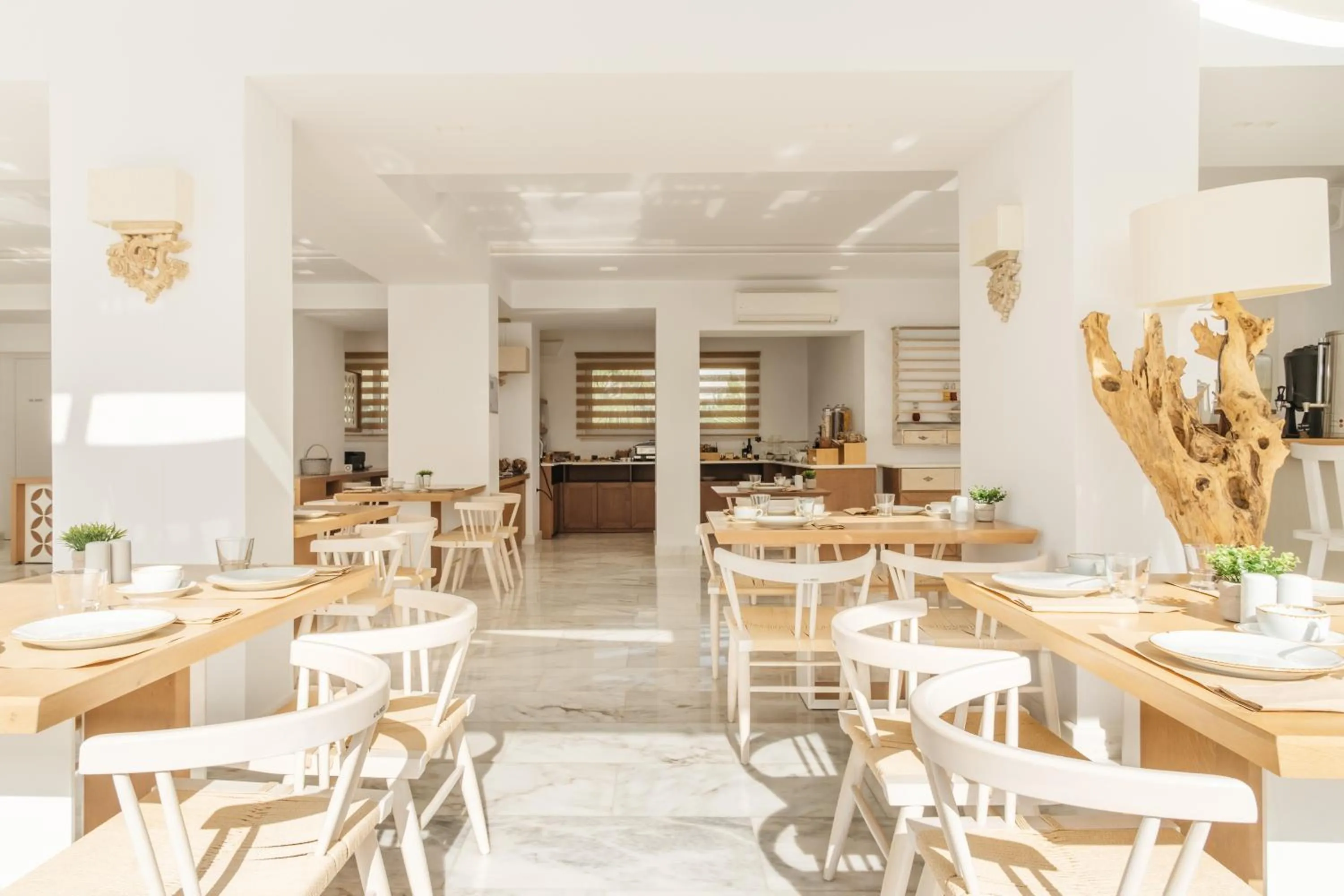 Restaurant/places to eat in Cyano Hotel