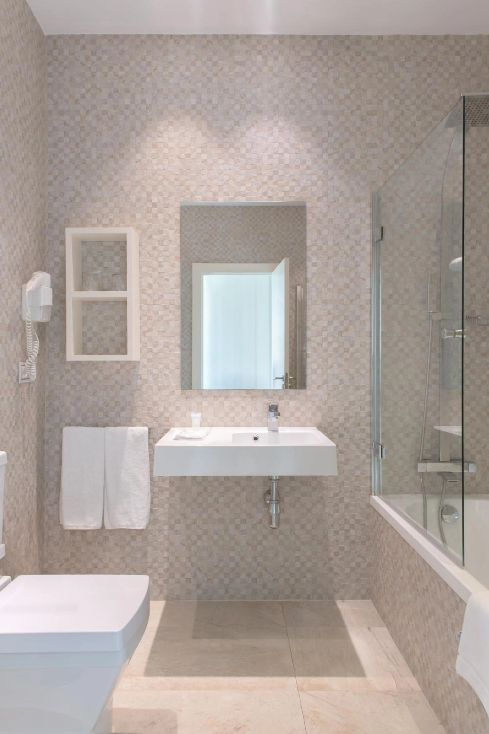 Shower in Hotel Atlántico