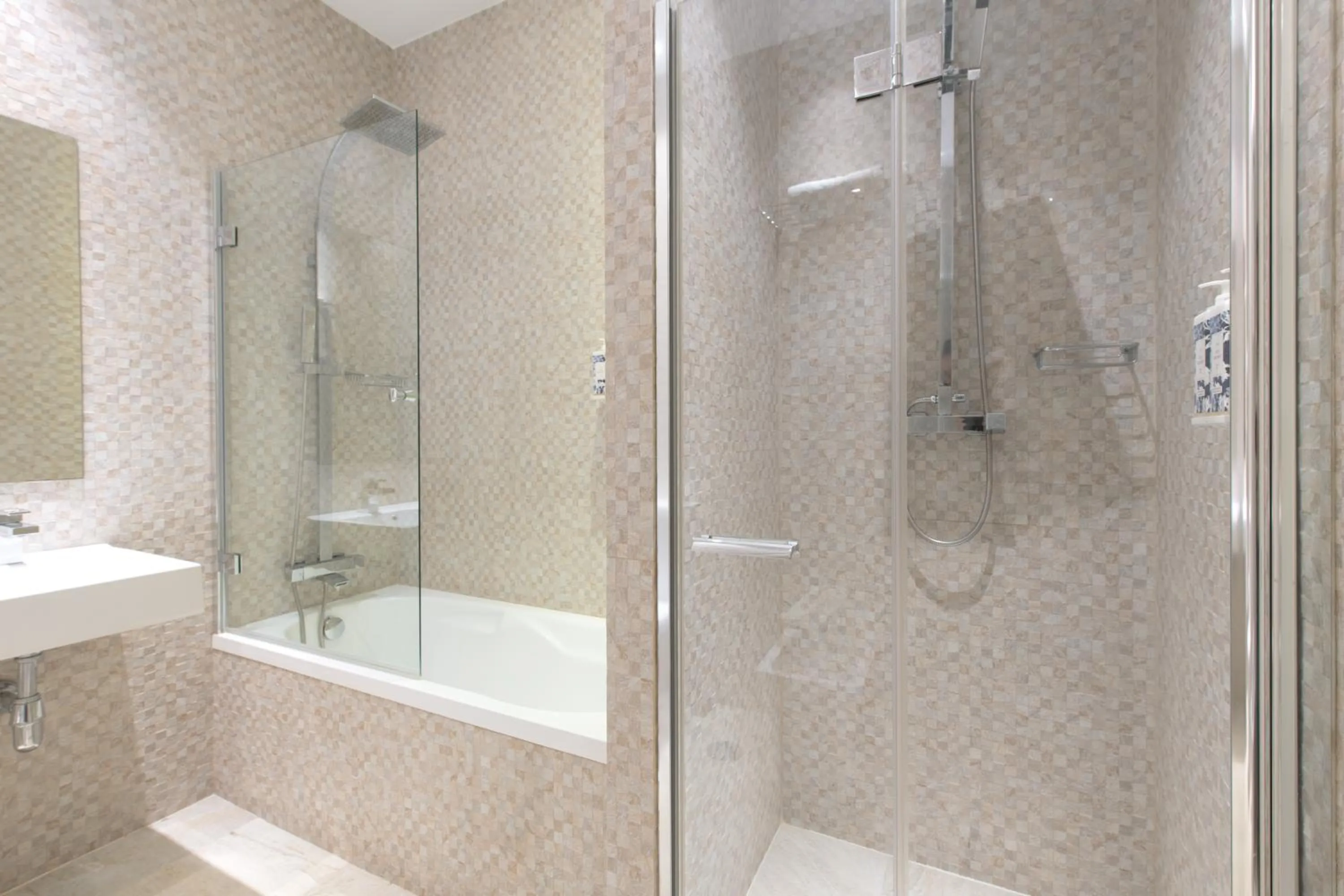 Shower in Hotel Atlántico