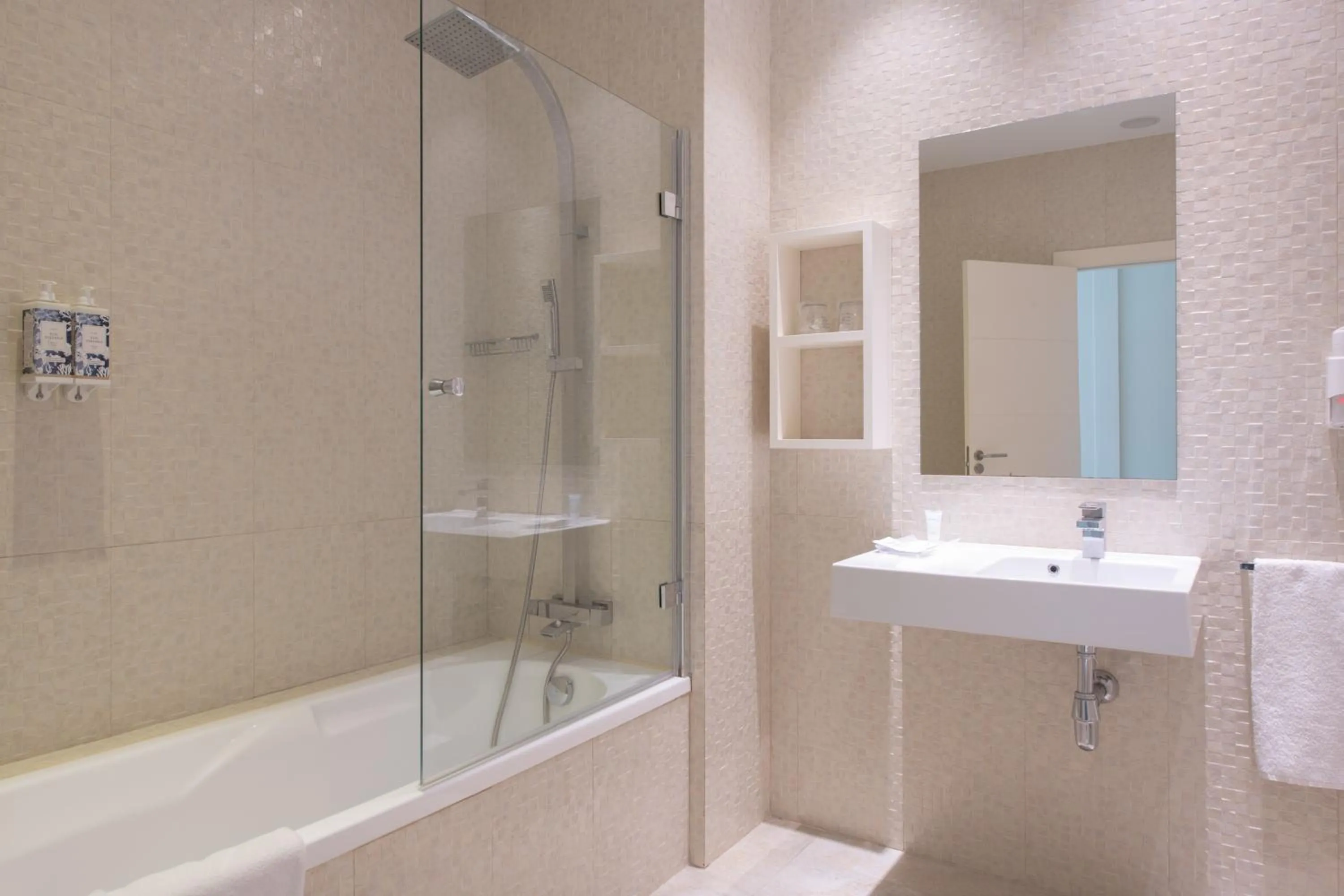 Bathroom in Hotel Atlántico