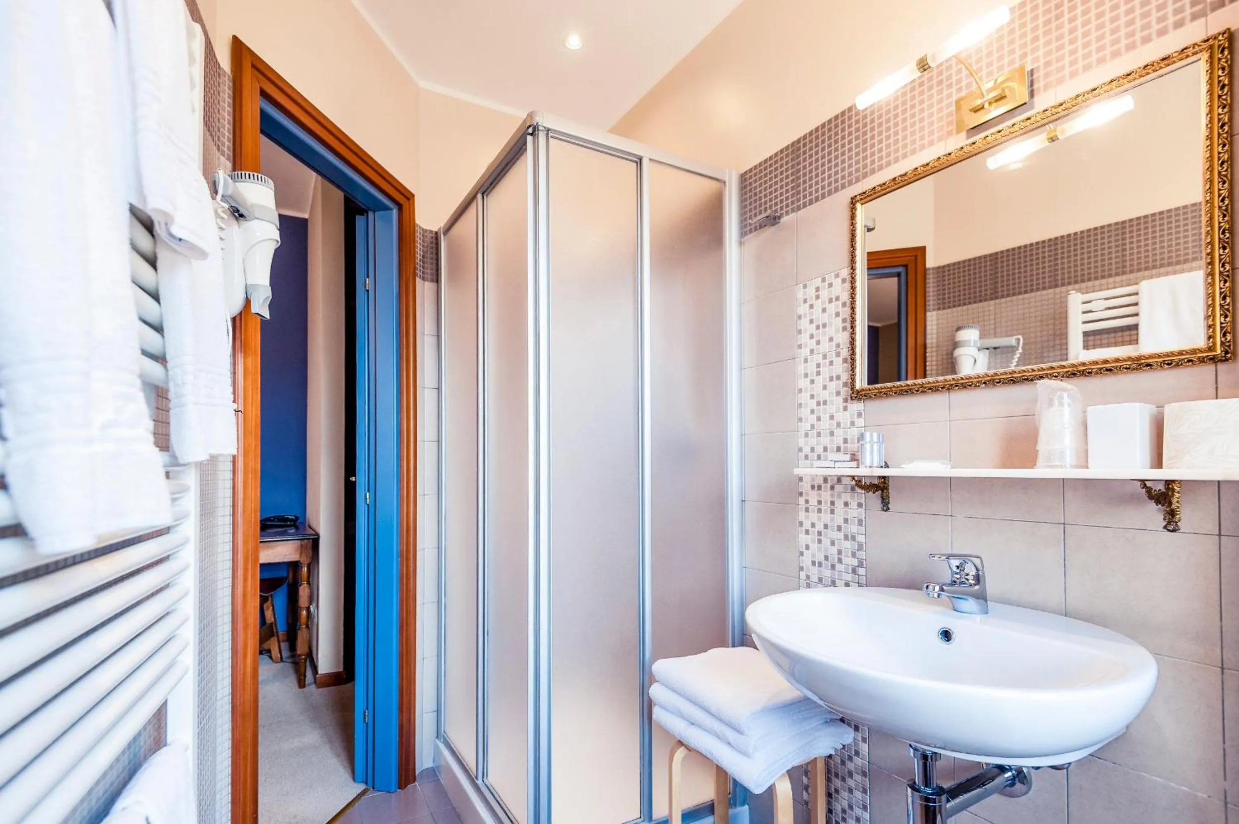 Shower in La Grotta Hotel