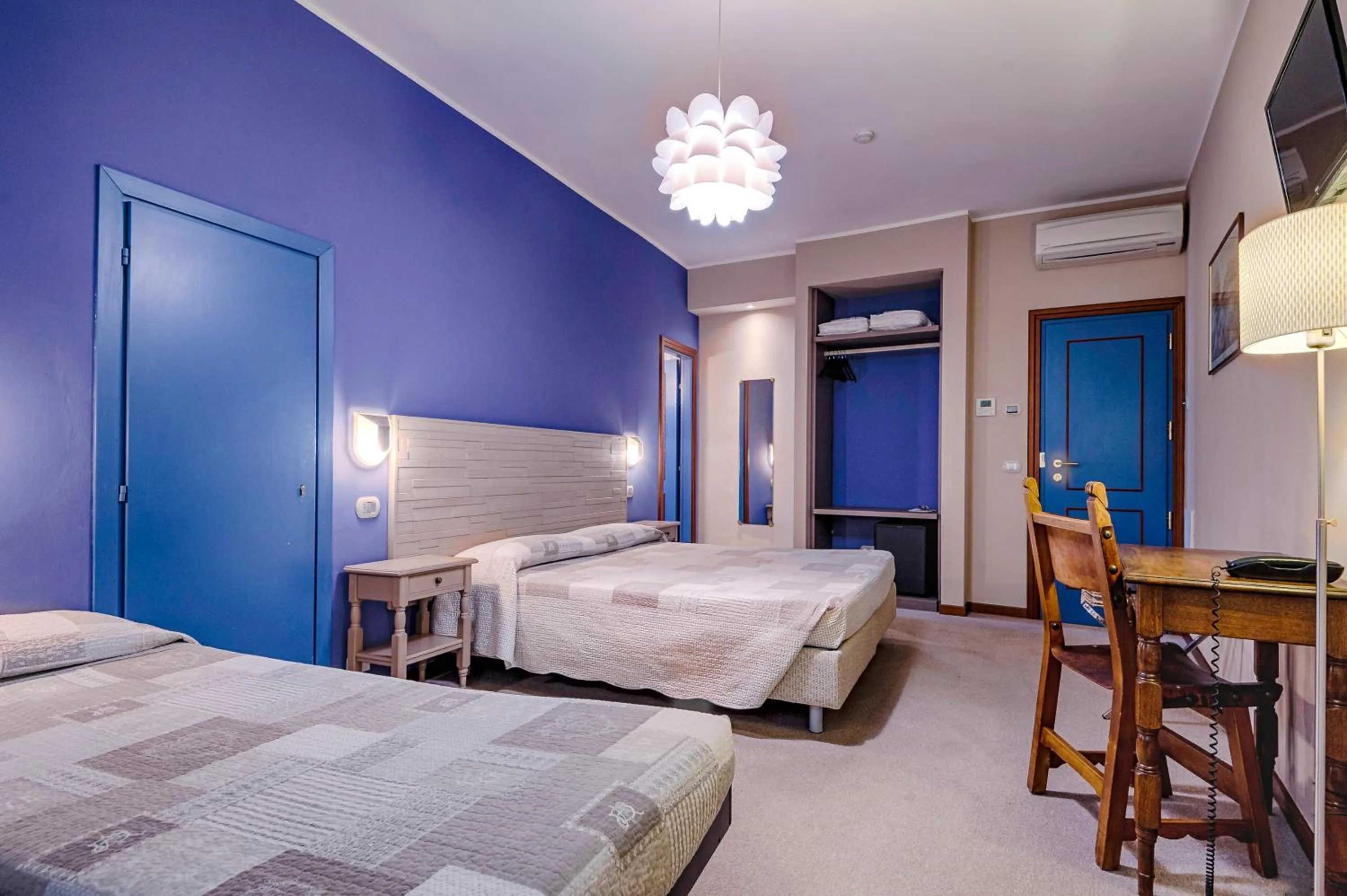 Photo of the whole room, Bed in La Grotta Hotel