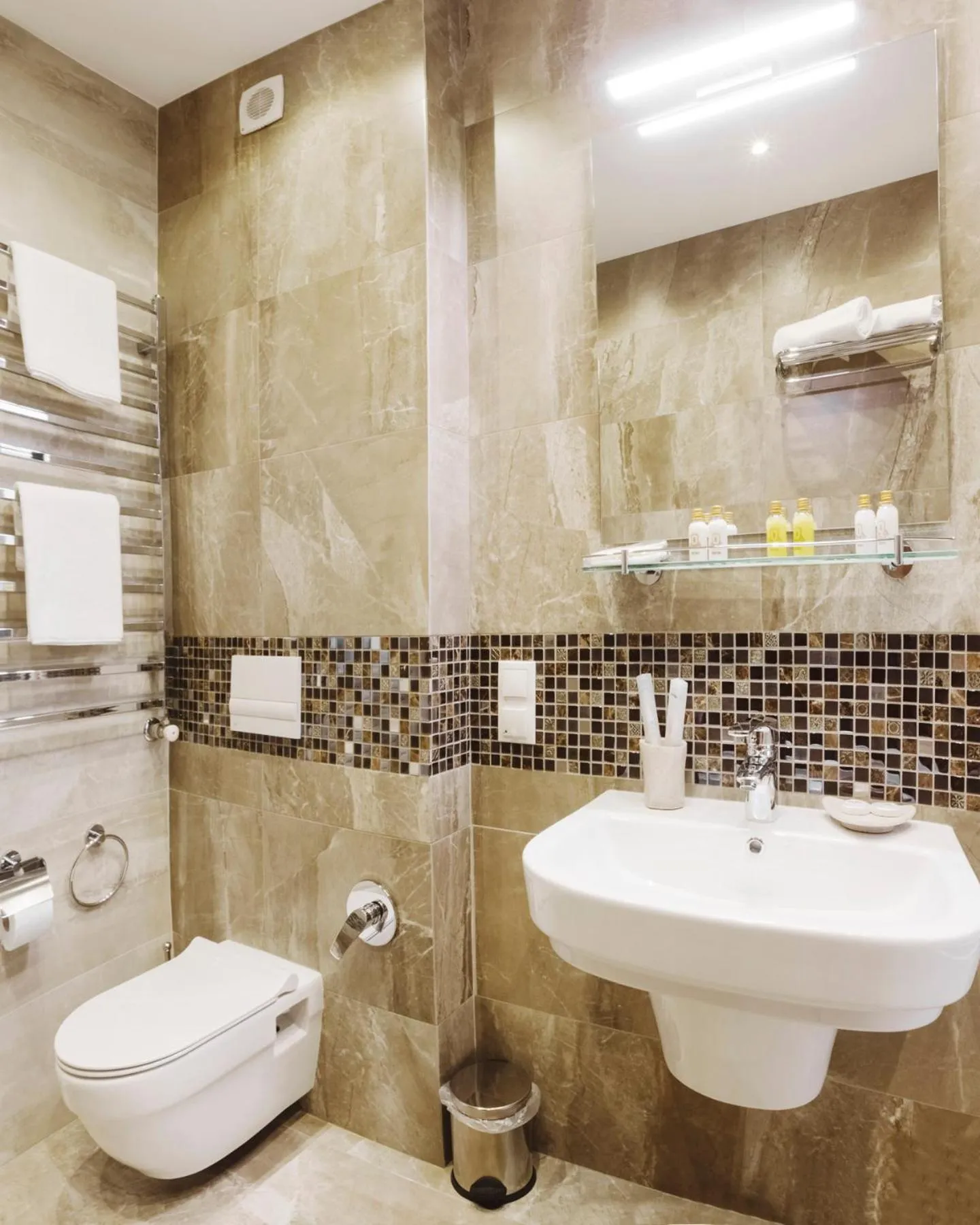 Shower in Roxen Hotel&Spa