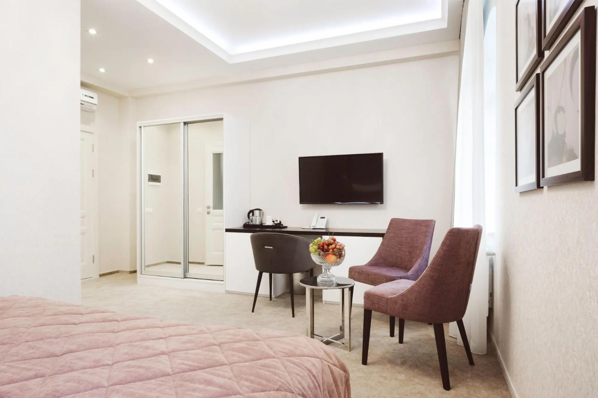 TV and multimedia, Bed in Roxen Hotel&Spa