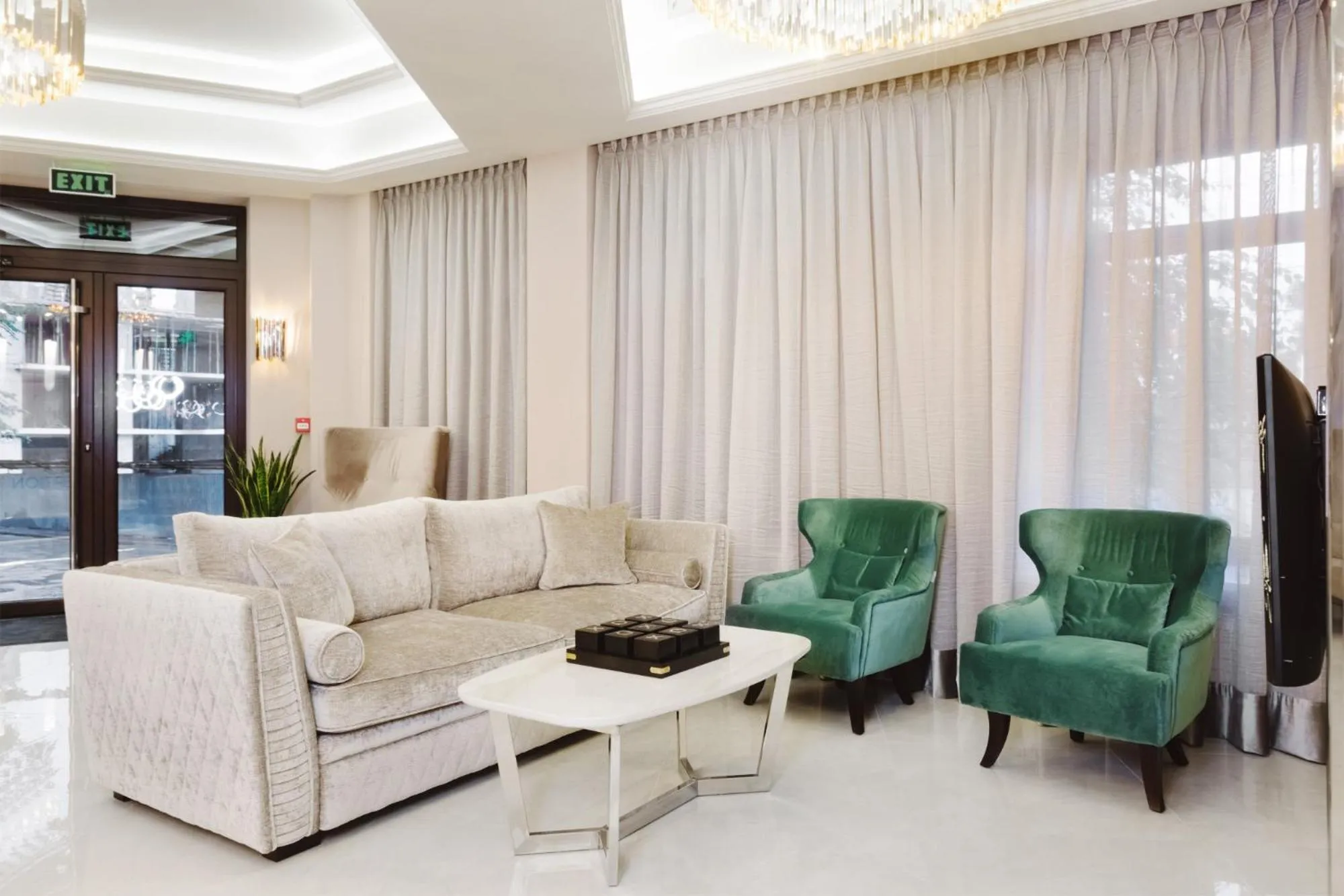 Communal lounge/ TV room in Roxen Hotel&Spa