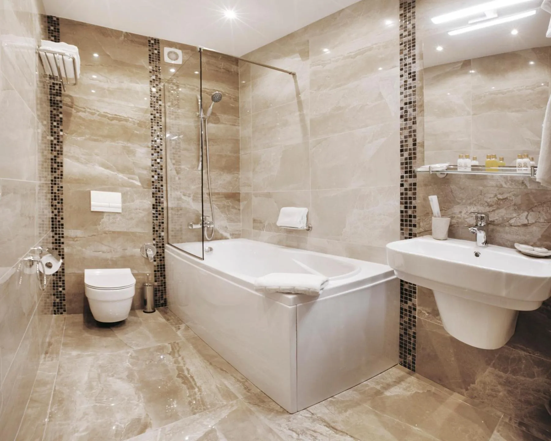 Shower in Roxen Hotel&Spa