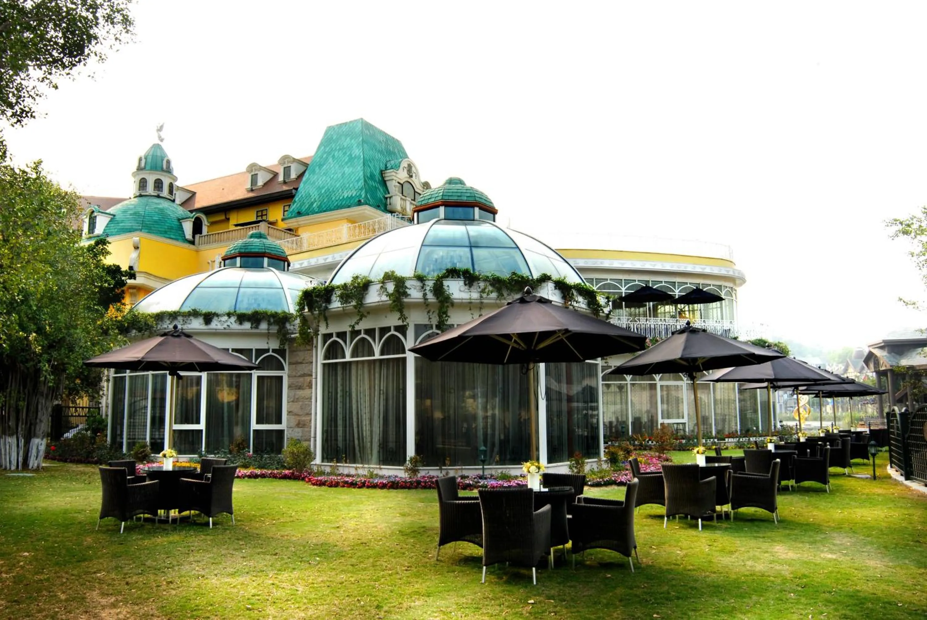 Restaurant/places to eat, Property Building in The Interlaken OCT Hotel