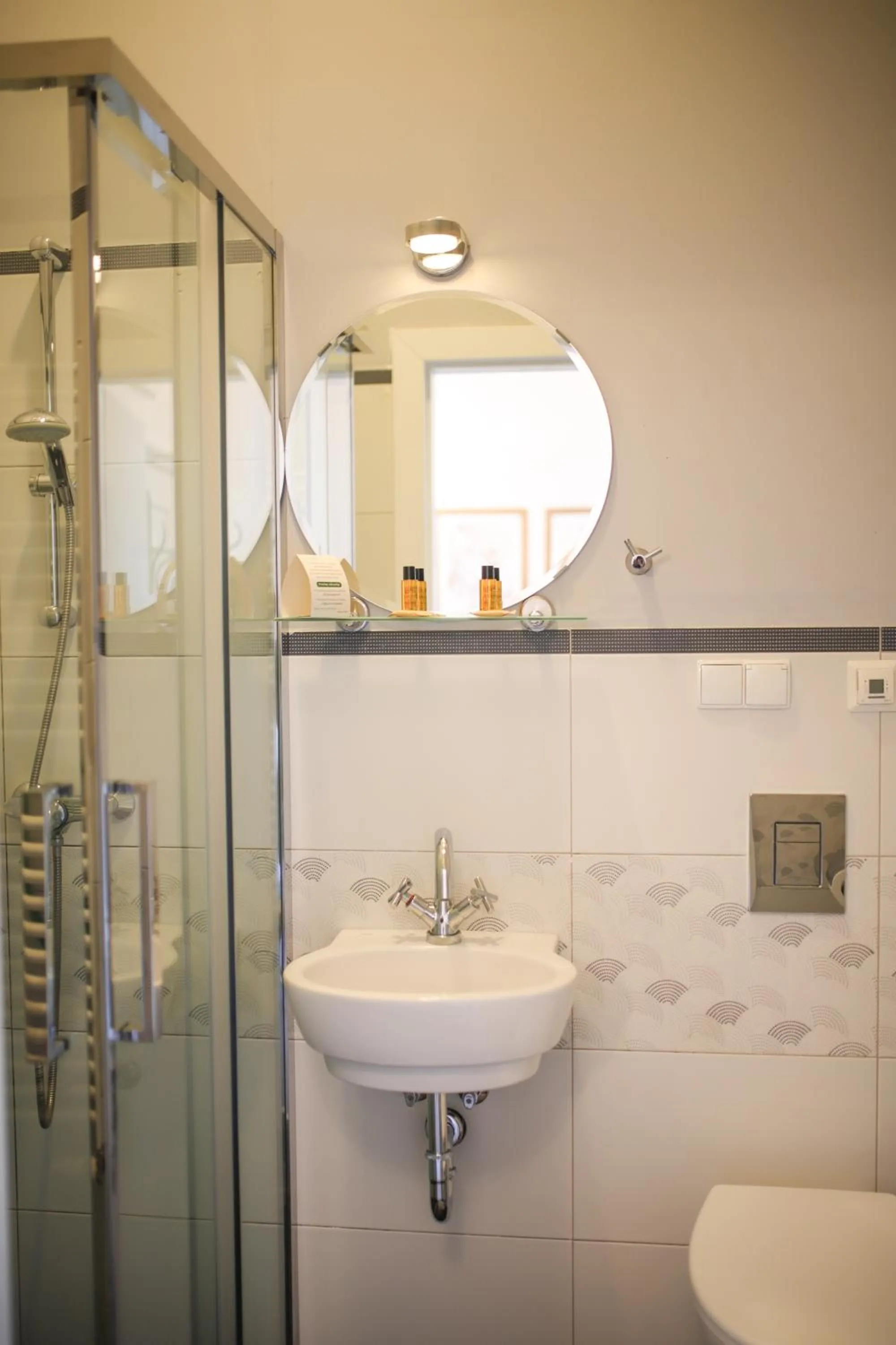 Shower in Willa Puck