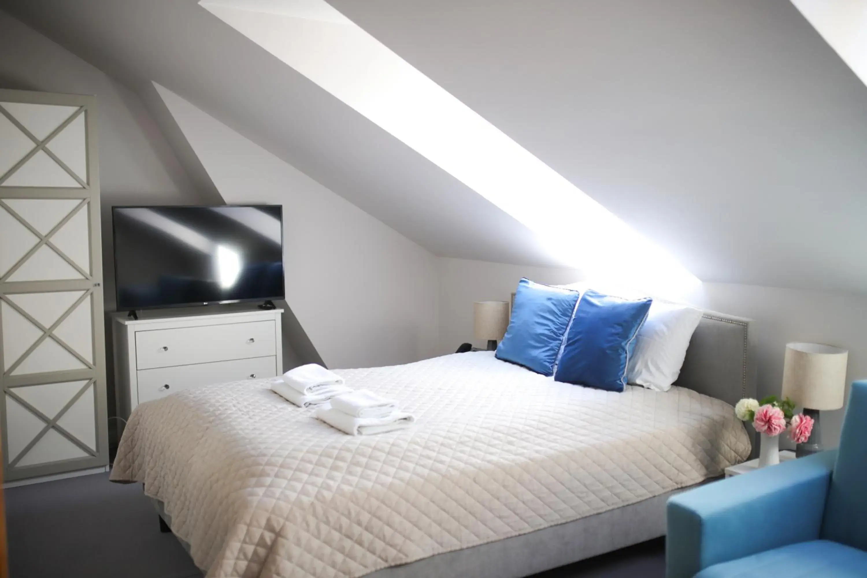 Deluxe Room (2 Adults + 1 Child) - single occupancy in Willa Puck Deluxe Room (2 Adults + 1 Child) - single occupancy in Willa Puck