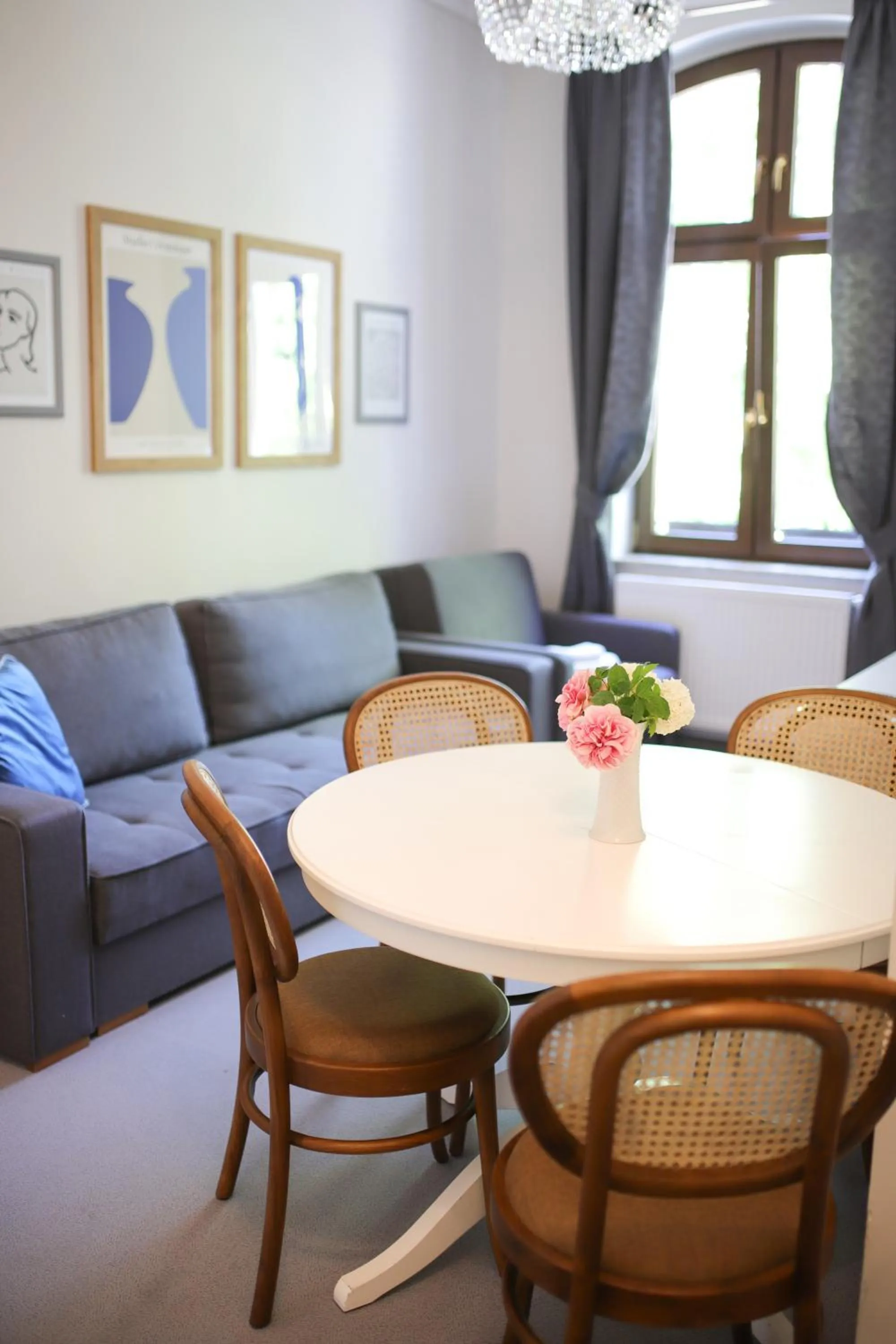 Photo of the whole room in Willa Puck