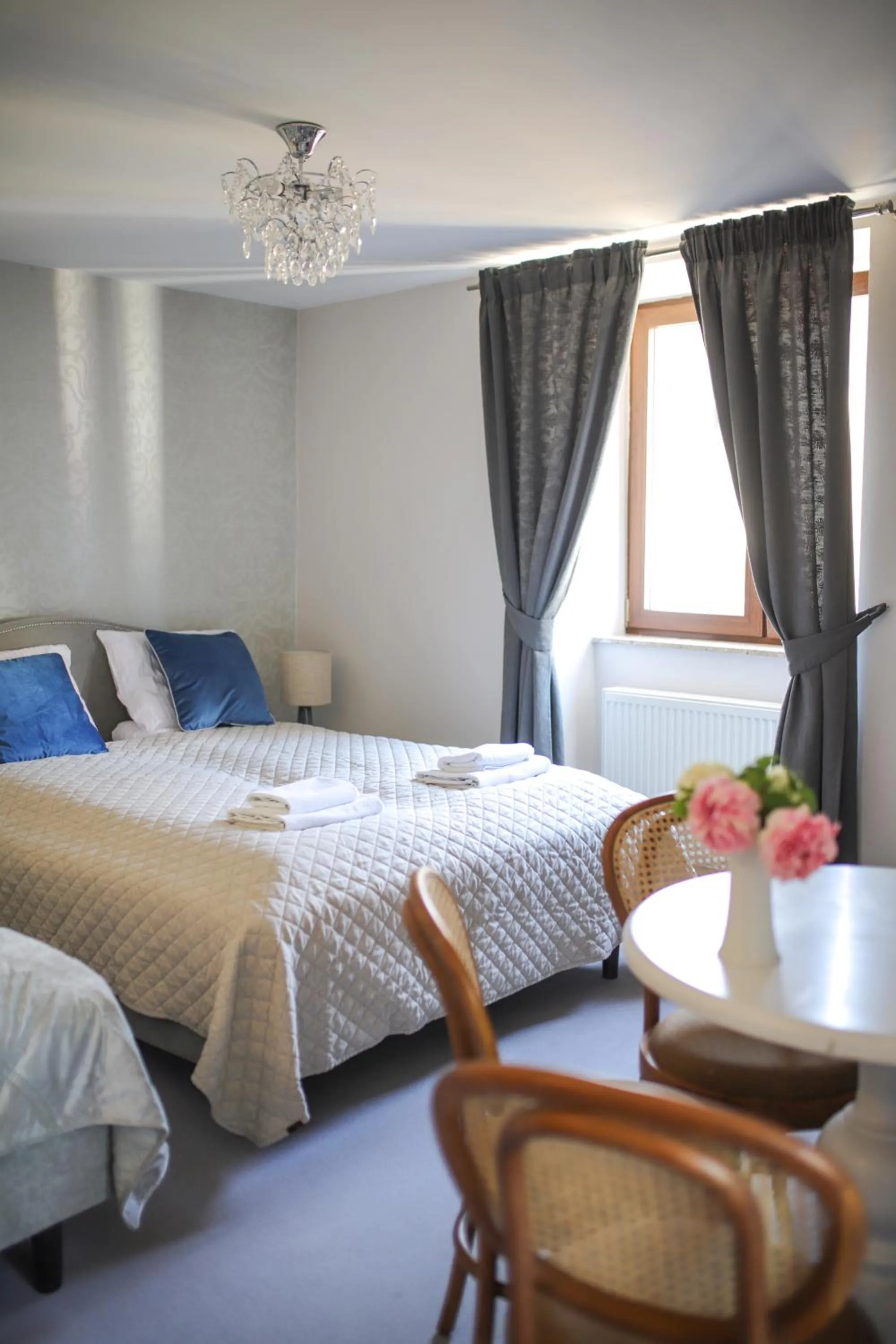 Photo of the whole room, Bed in Willa Puck