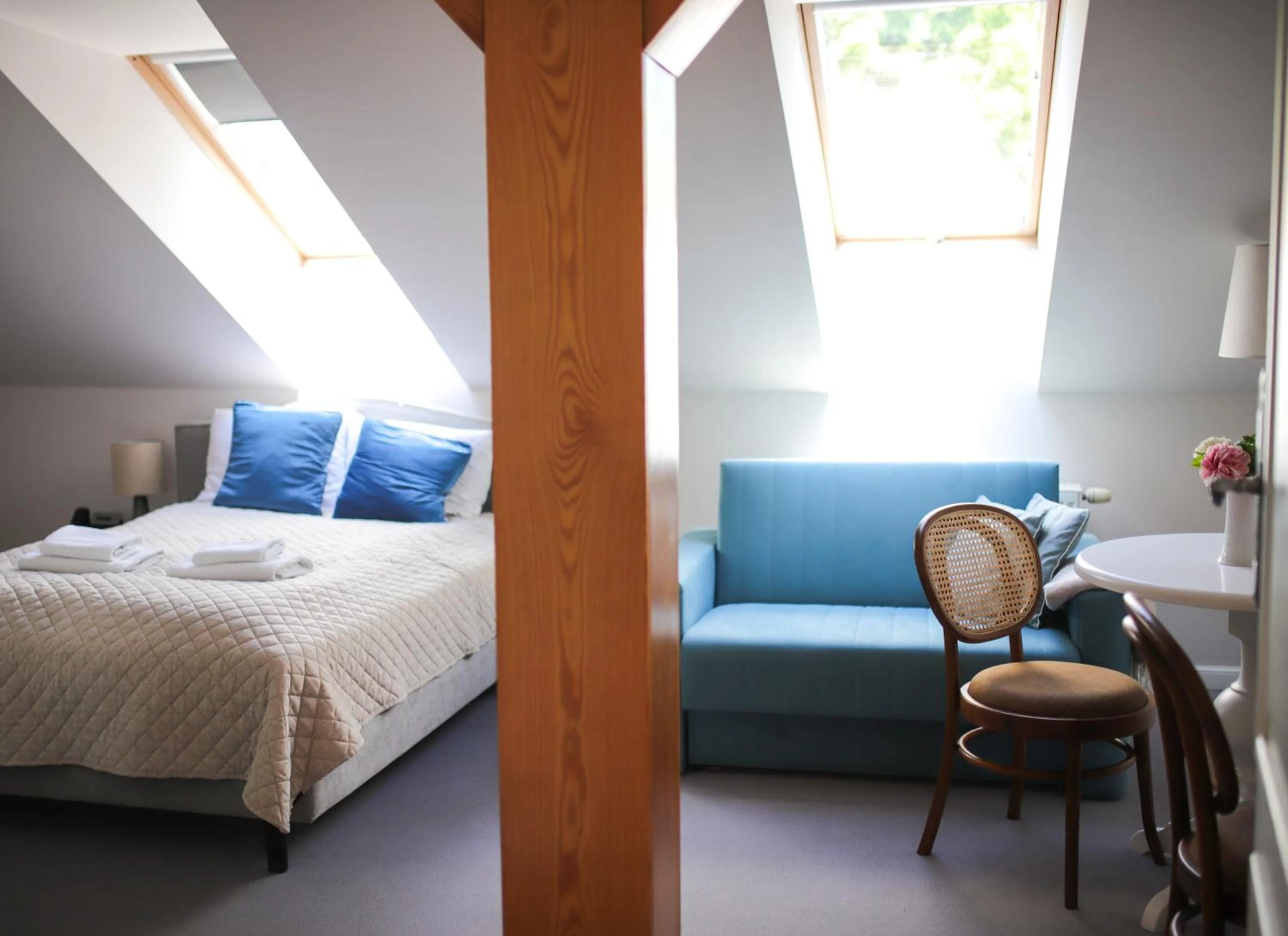 Photo of the whole room, Bed in Willa Puck