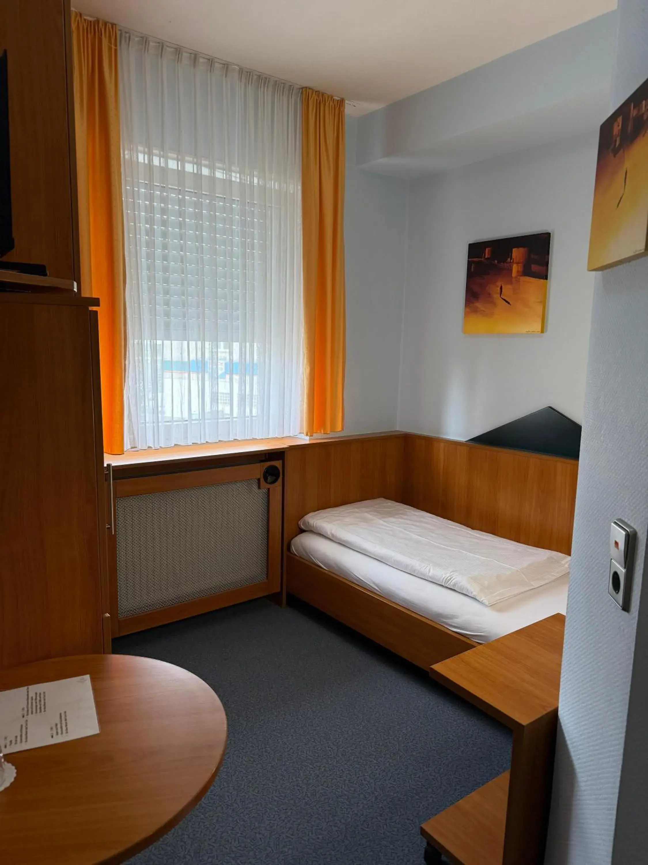 Single Room with Private Bathroom - single occupancy in SVG Hotel Diversi Single Room with Private Bathroom - single occupancy in SVG Hotel Diversi