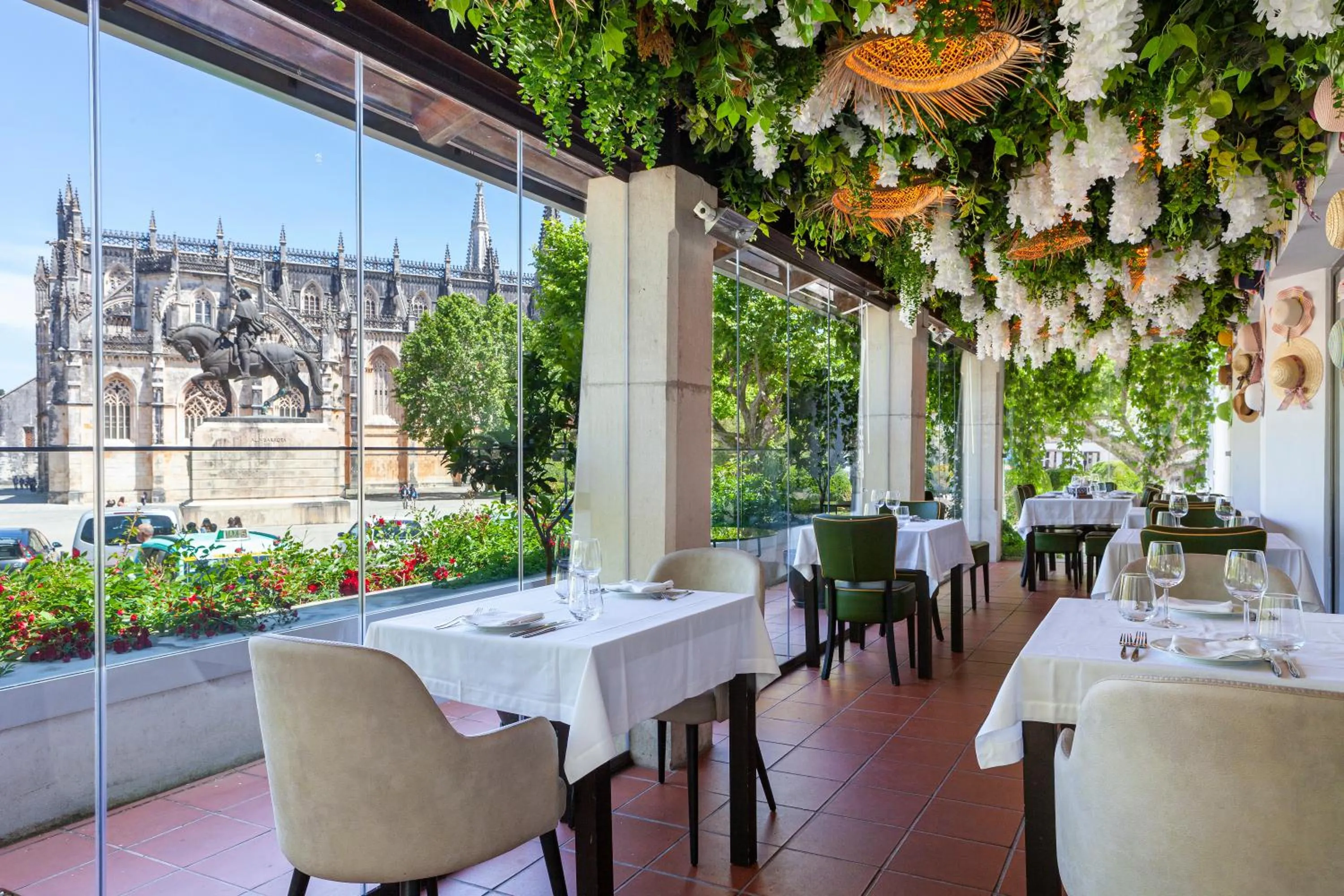 Restaurant/places to eat in Hotel Lis Batalha