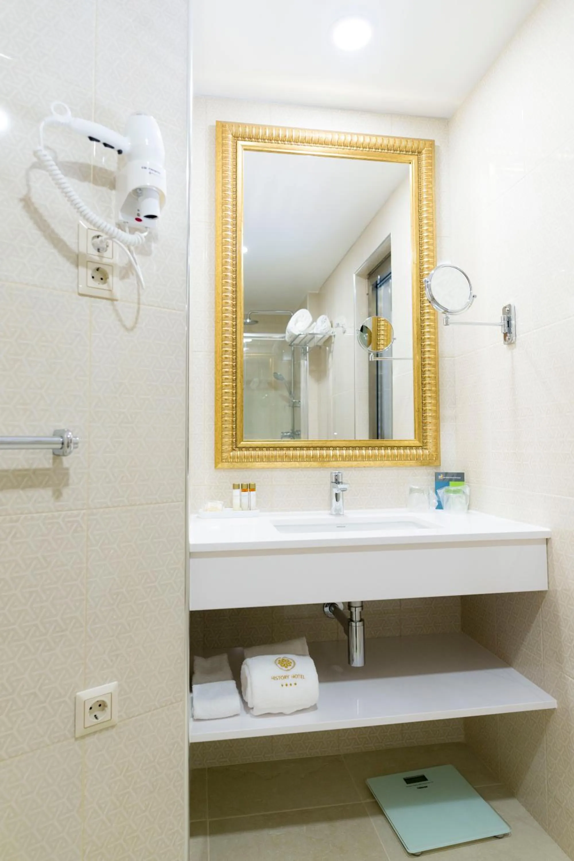 Bathroom in Hotel Lis Batalha