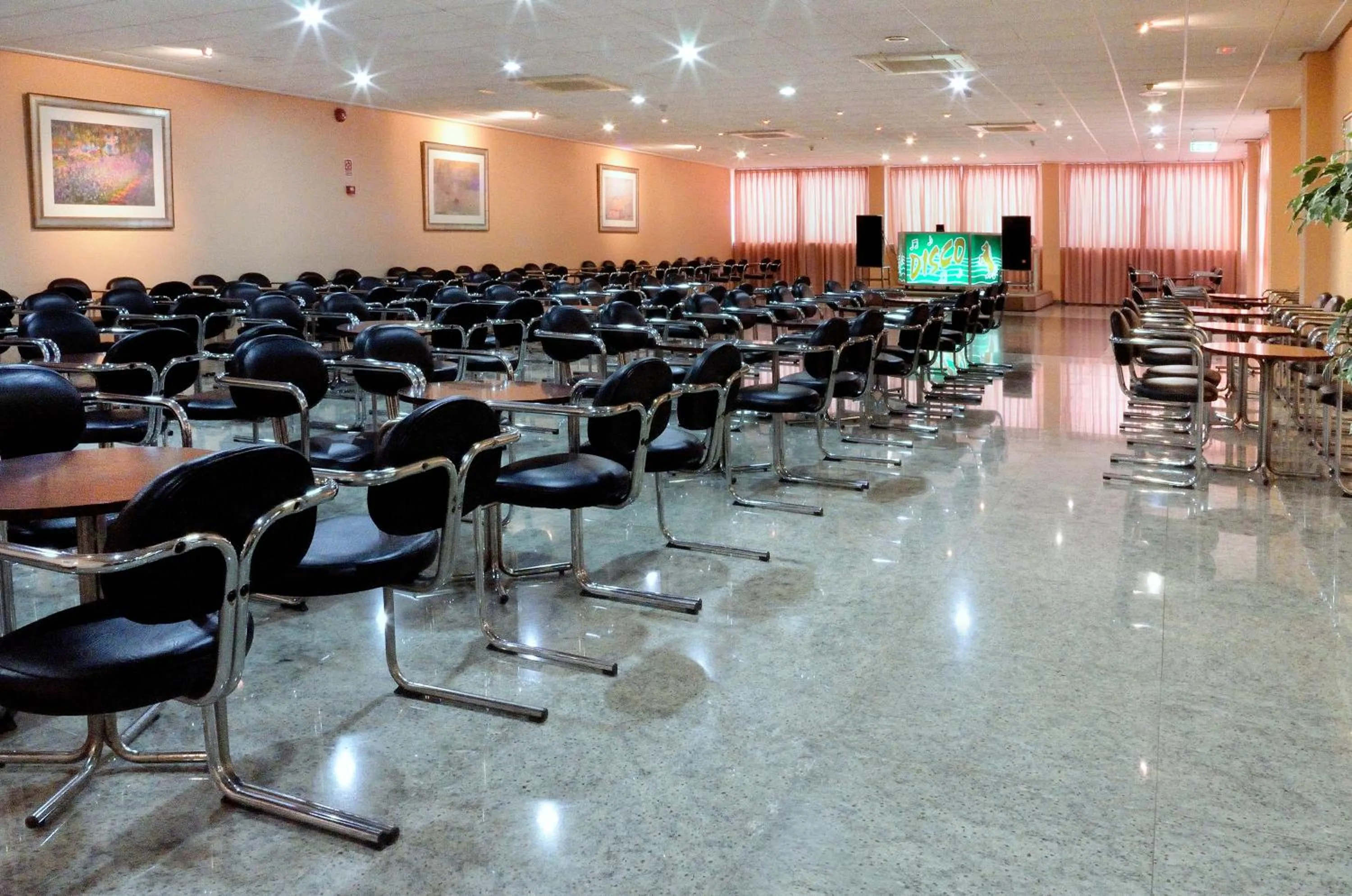 Restaurant/places to eat in Hotel Caballo de Oro