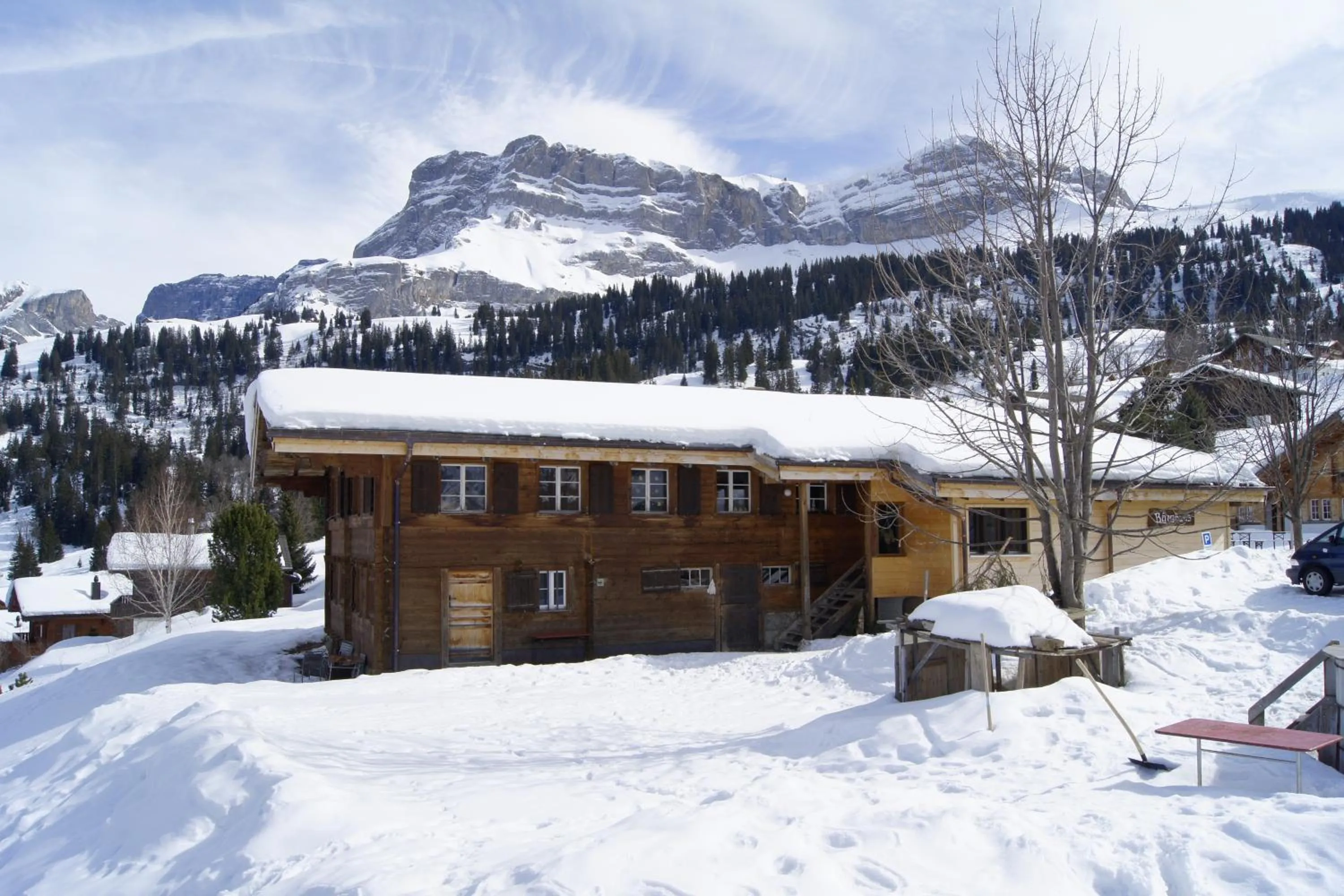 Facade/entrance in Bärghuus Axalp