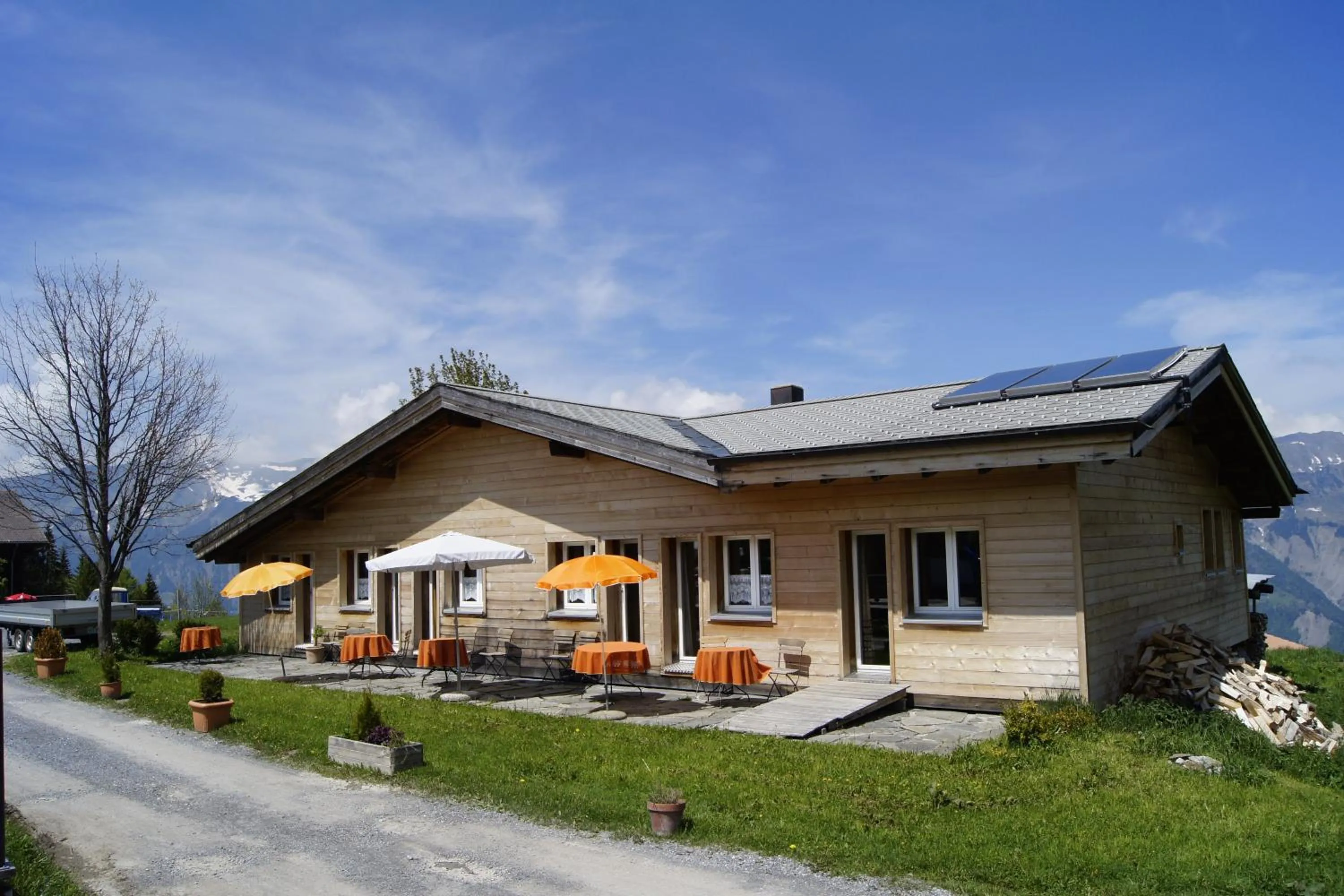 Facade/entrance in Bärghuus Axalp