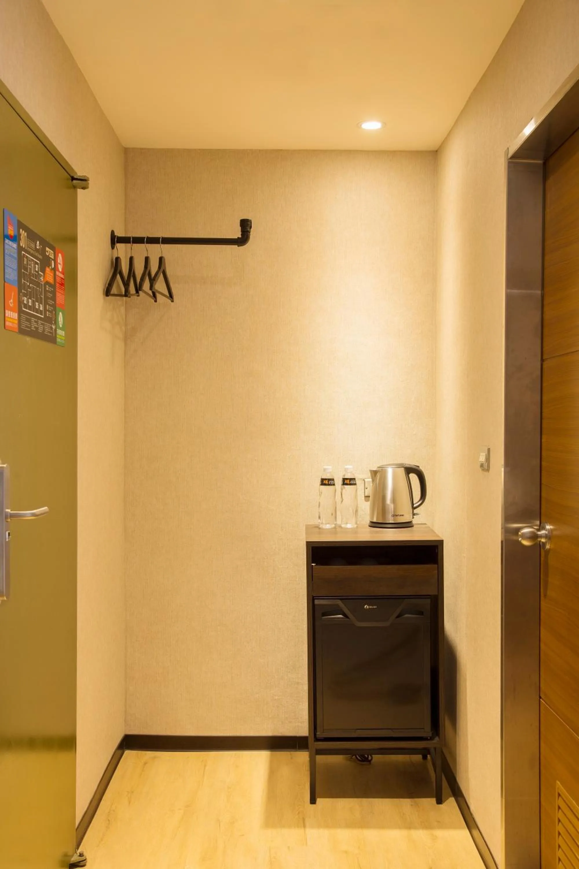 Just Live Inn-Taipei Station