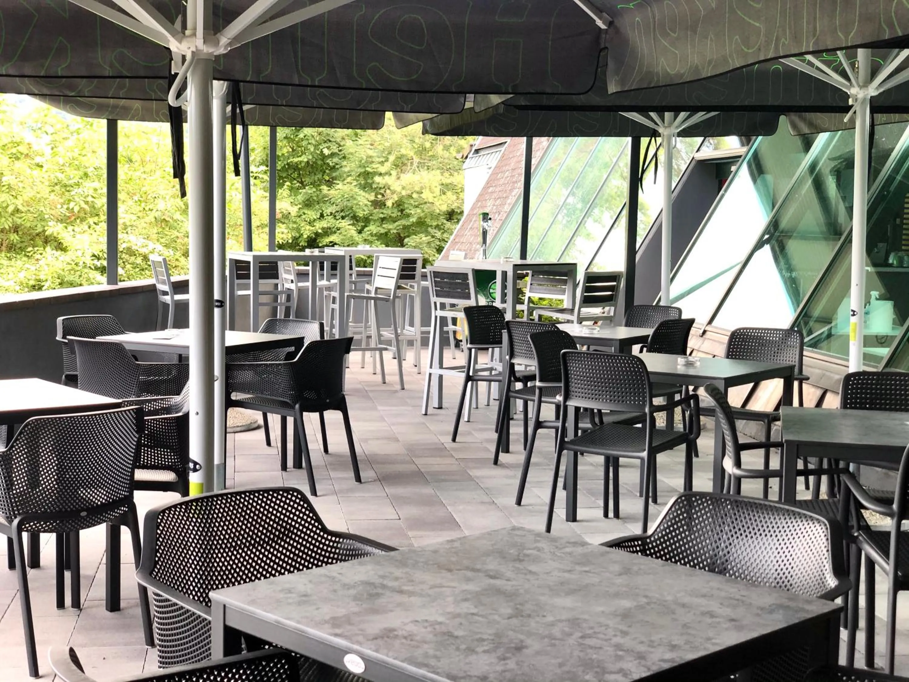 Restaurant/places to eat in Hotel Medno