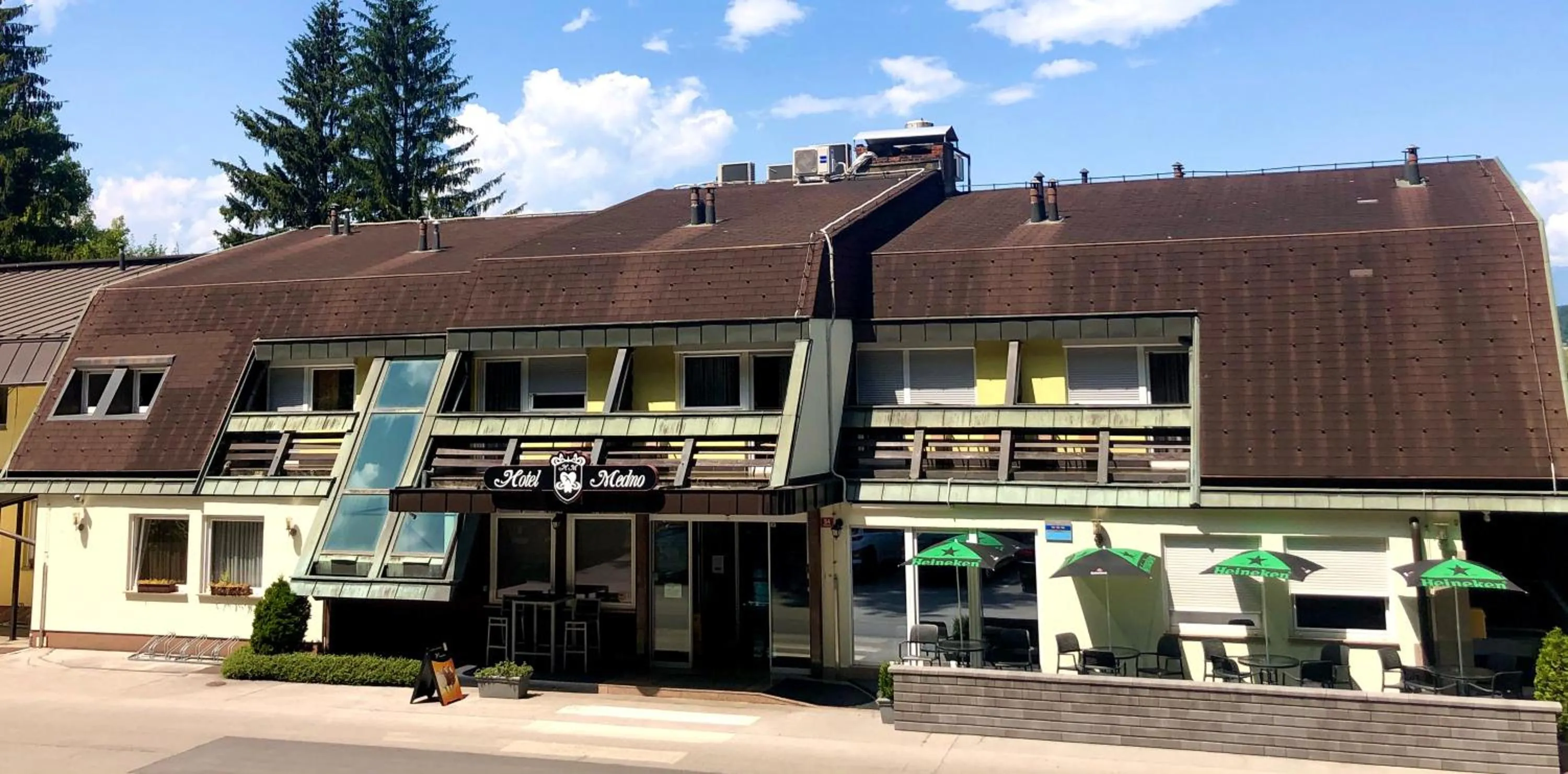 Facade/entrance in Hotel Medno