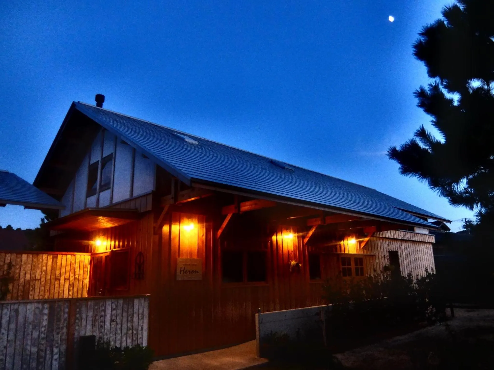 Facade/entrance in Waterside Cottage Heron