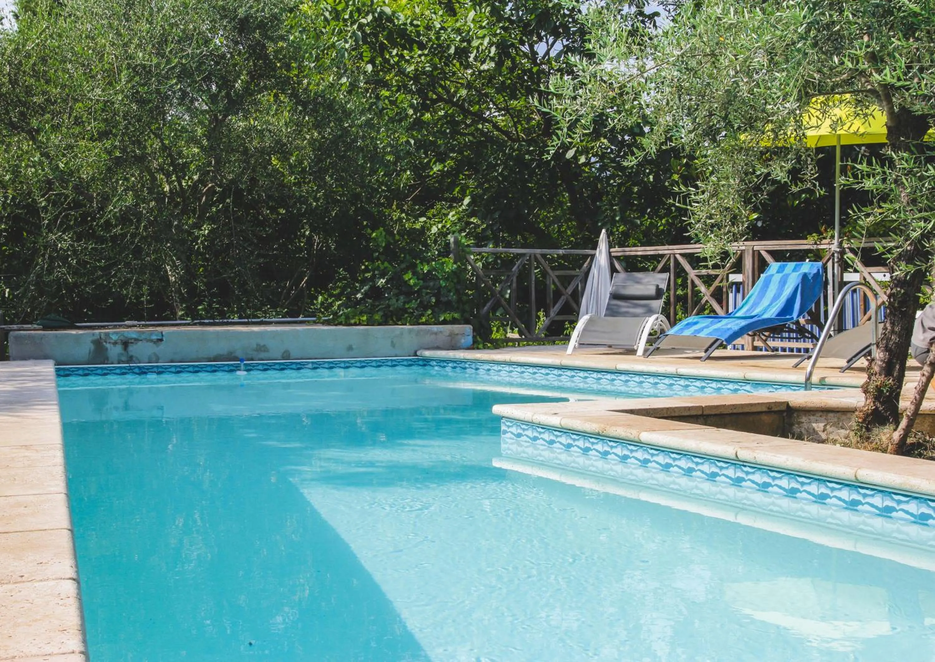 Swimming pool in Chambres d'Hôtes Carpe Diem