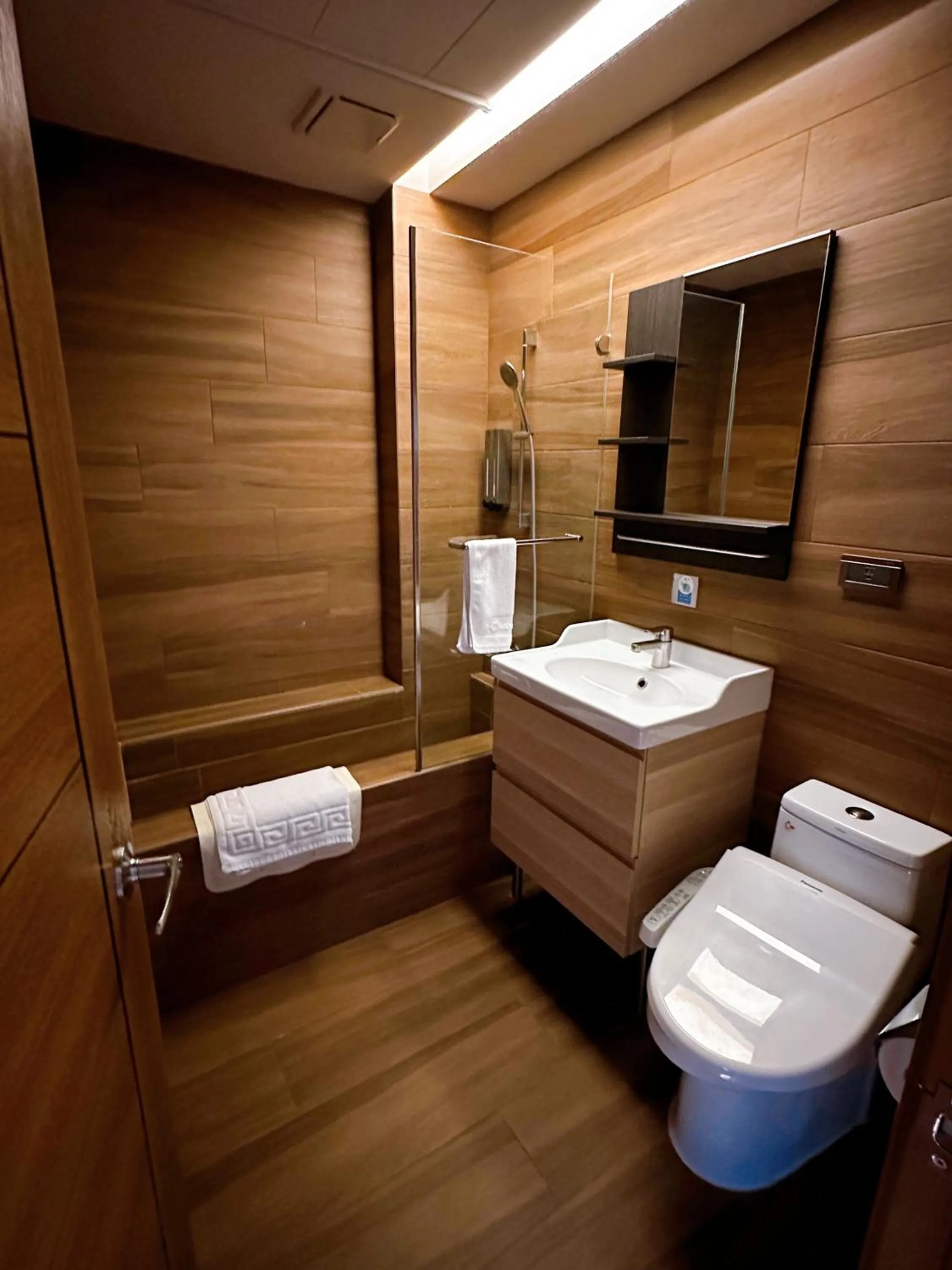 Bathroom in DLInn Hotel