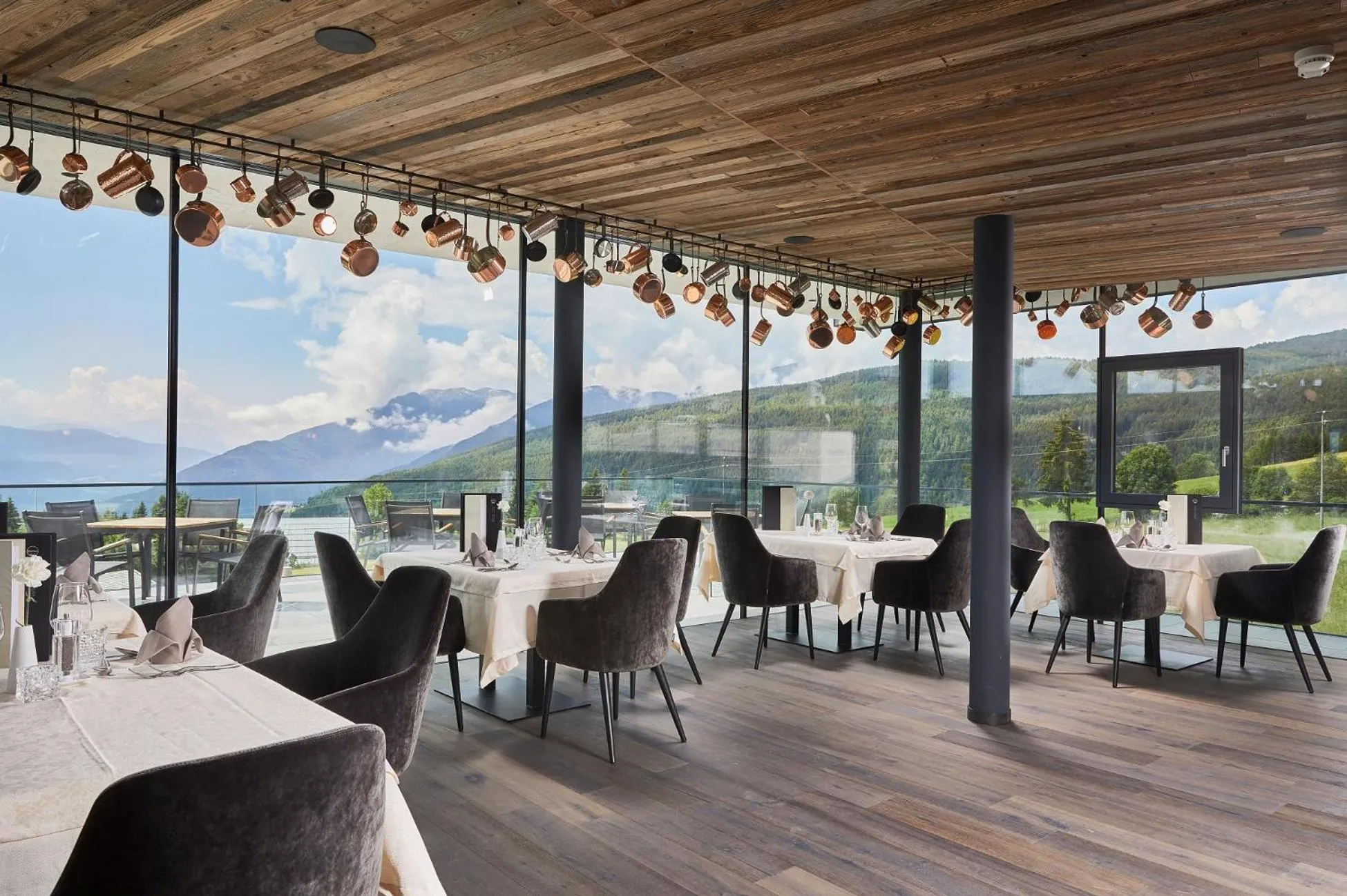 Lounge or bar in SONNENBERG Panorama Dolomites Wellbeing