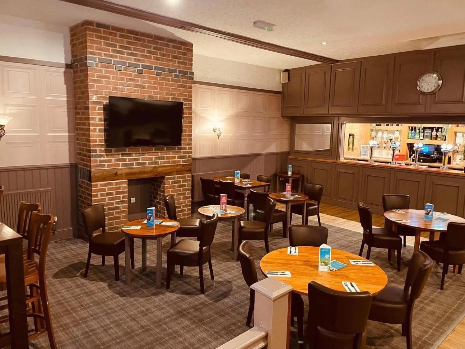 Breakfast in Minworth Lodge